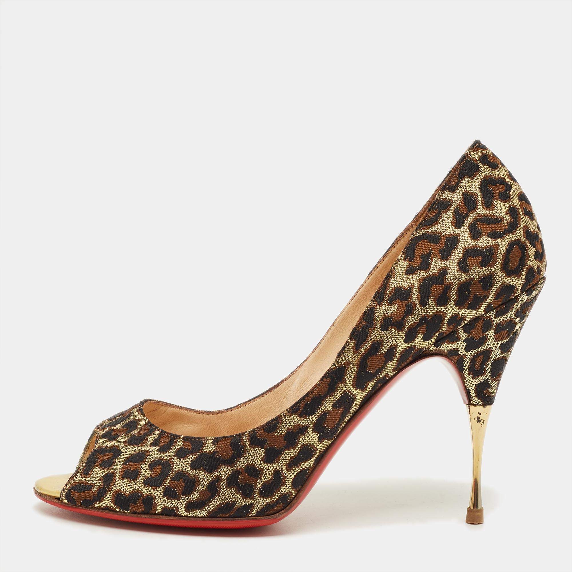 مملوكة مسبقًا Christian Louboutin Yoyospina Size 39 Gold Metallic Leopard Print Lurex Fabric Peep Toe Pumps