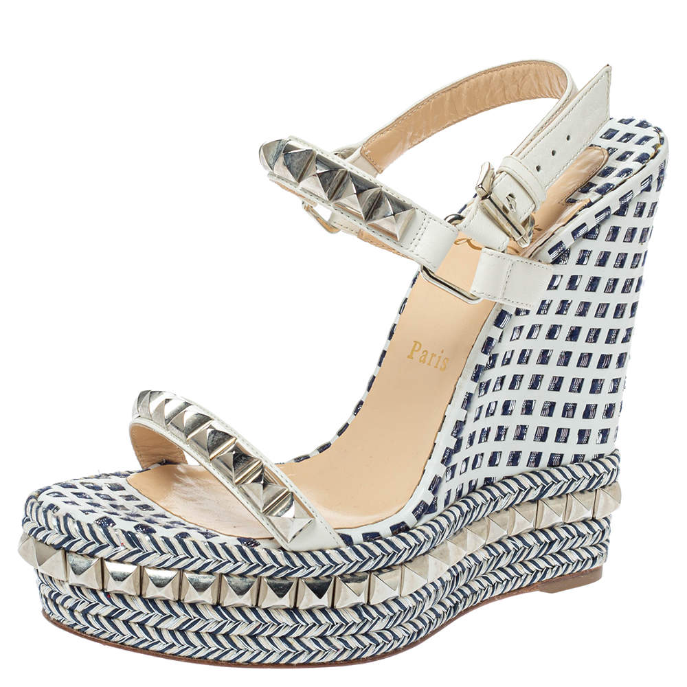 مملوكة مسبقًا Christian Louboutin White/Blue Studded Leather Cataclou Espadrille Wedge Sandals Size 38