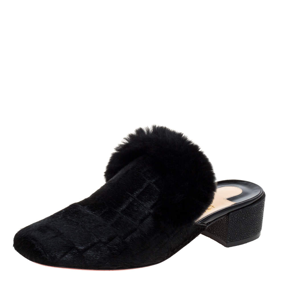 مملوكة مسبقًا حذاء سلايد كريستيان لوبوتان "بوديفا" فرو و شعر عجل مطيوع نقشة التمساح أسود مقاس 36