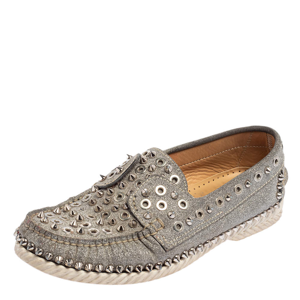 مملوكة مسبقًا Christian Louboutin Silver Glitter Yacht Spikes Boat Shoe Size 38.5