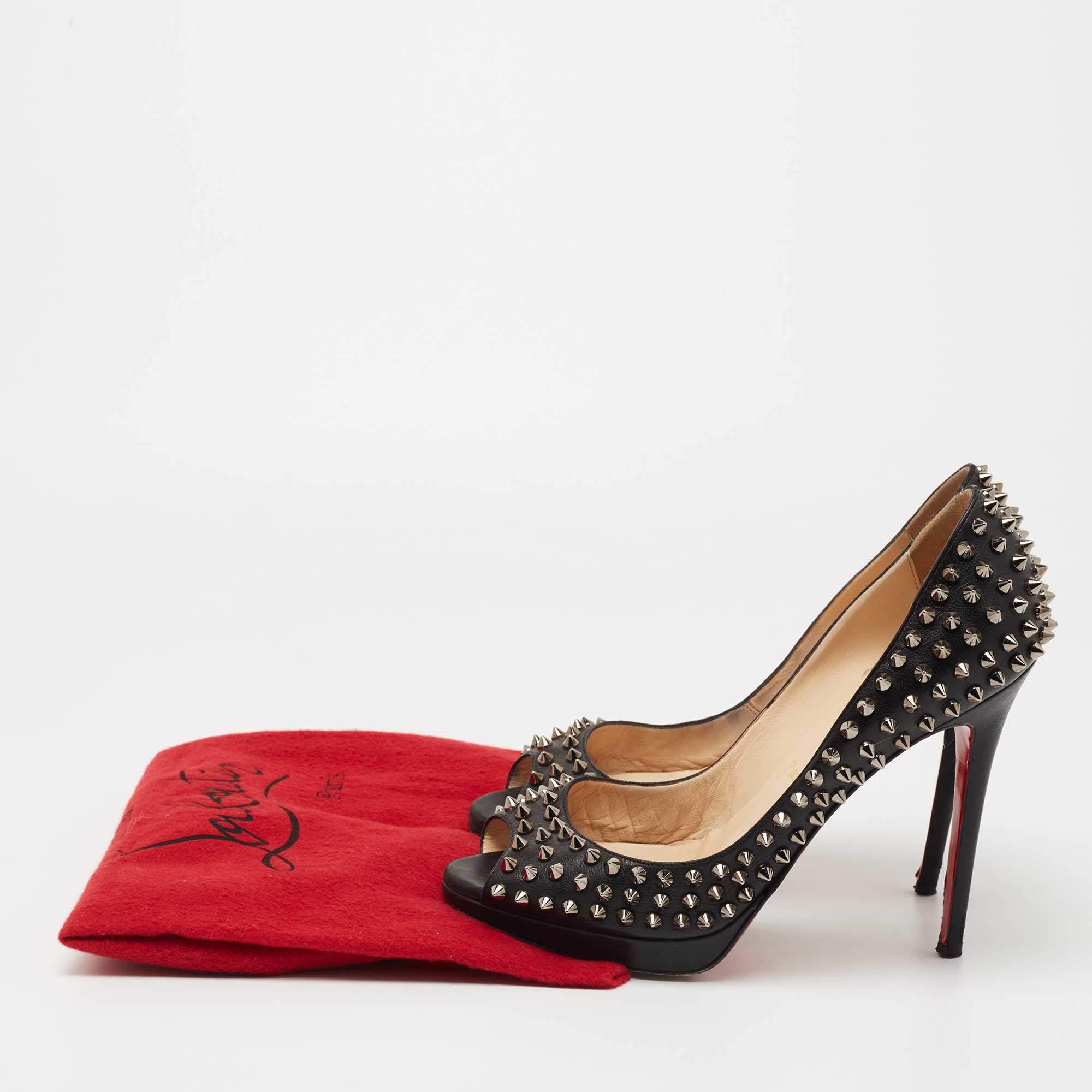 Nosy spikes heels Christian Louboutin Gold size 39 EU in Plastic