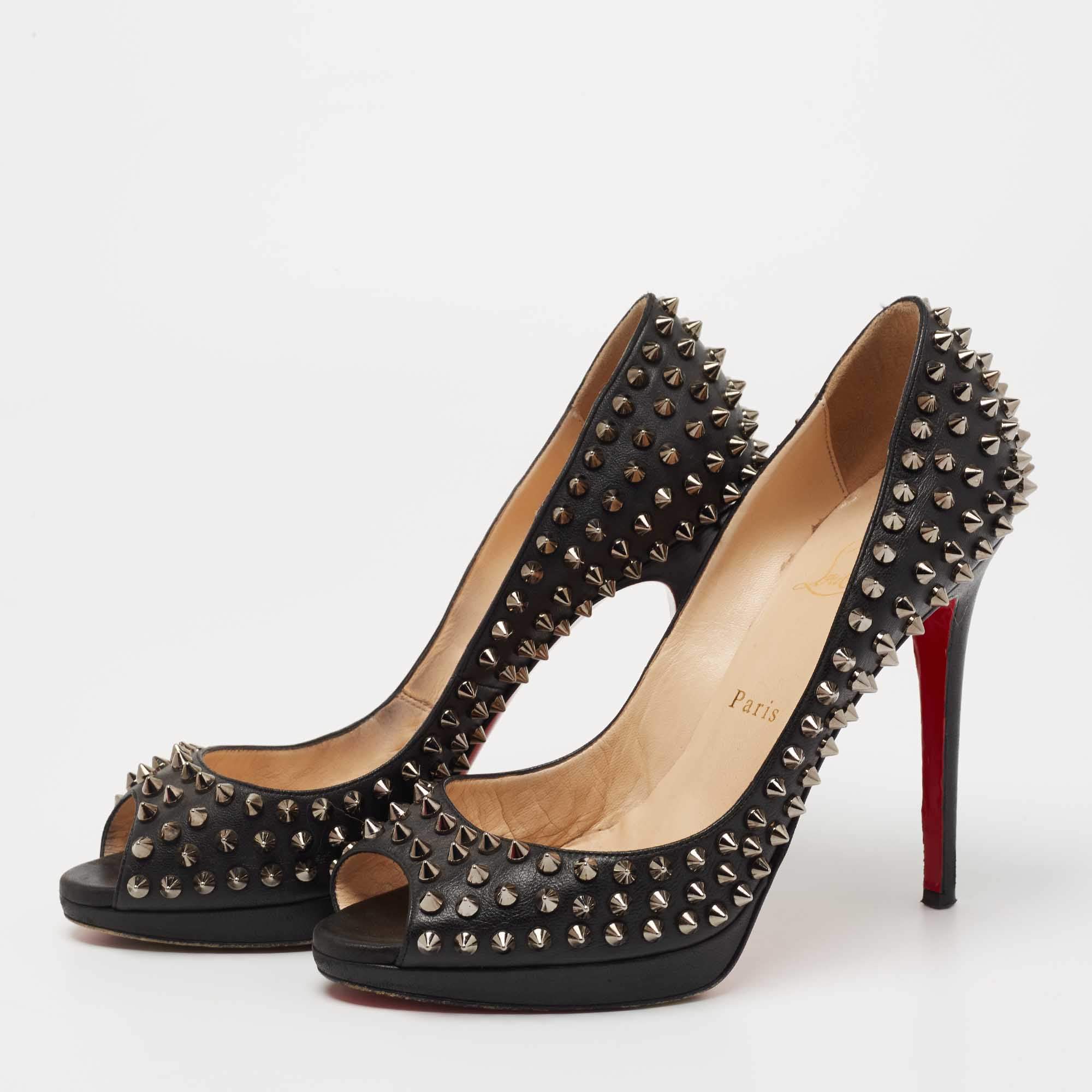 Nosy spikes heels Christian Louboutin Gold size 39 EU in Plastic