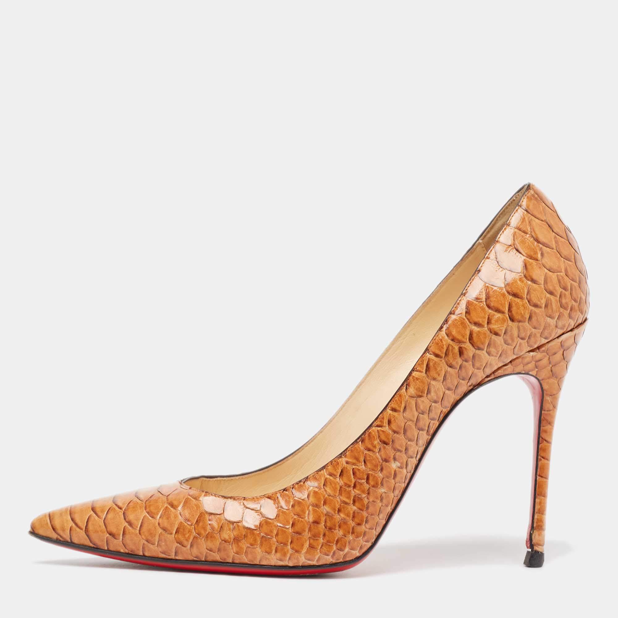 مملوكة مسبقًا Christian Louboutin Gold Python Leather Pointed Toe Pumps Size 38.5
