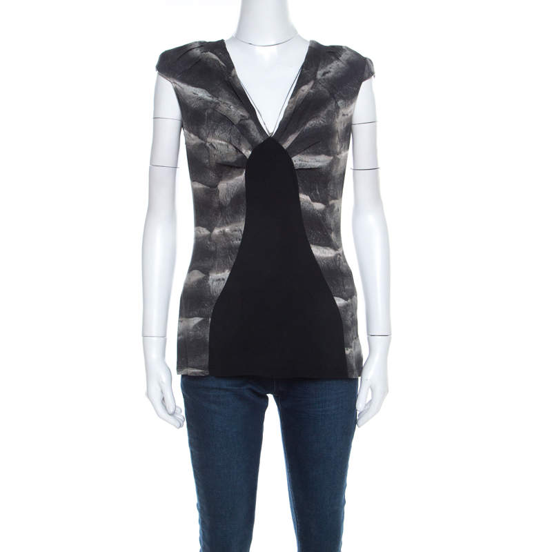 Pre Owned توب كلاس باي روبرتو كافالي قطن فرو أسود مطبوع بأكمام قصيرة M