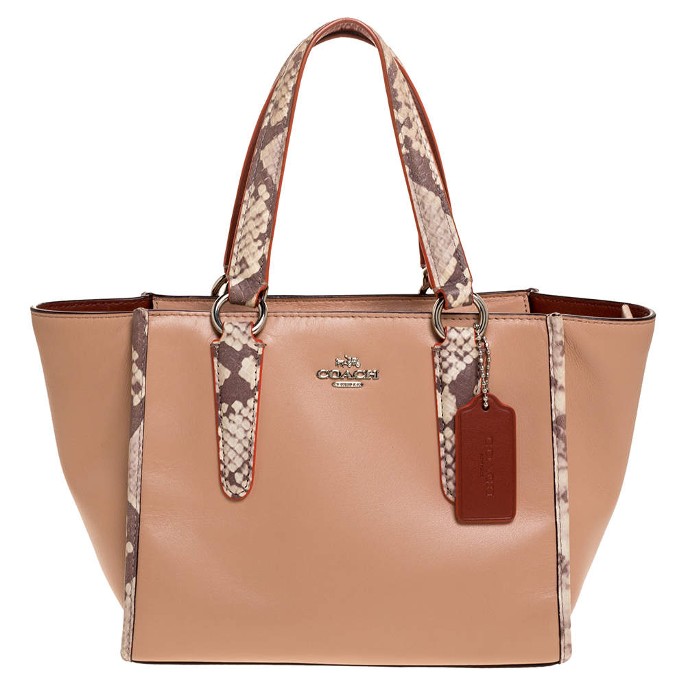 مملوكة مسبقًا حقيبة كوتش كروسبي جلد بيج/ وردية فاتحة 21