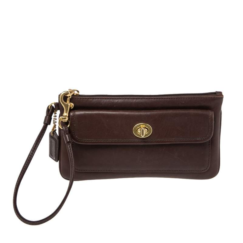 مملوكة مسبقًا Coach Dark Brown Leather Turnlock Wristlet Pouch