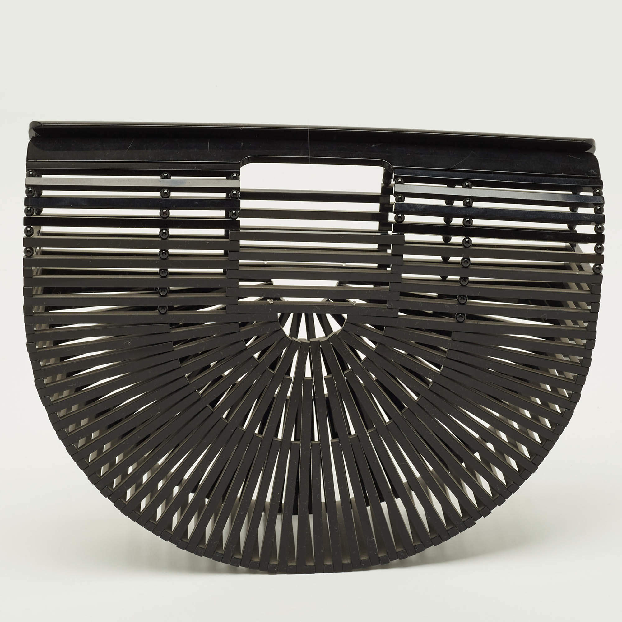 مملوكة مسبقًا حقيبة كلتش أرك أكريليك سوداء كالت غايا