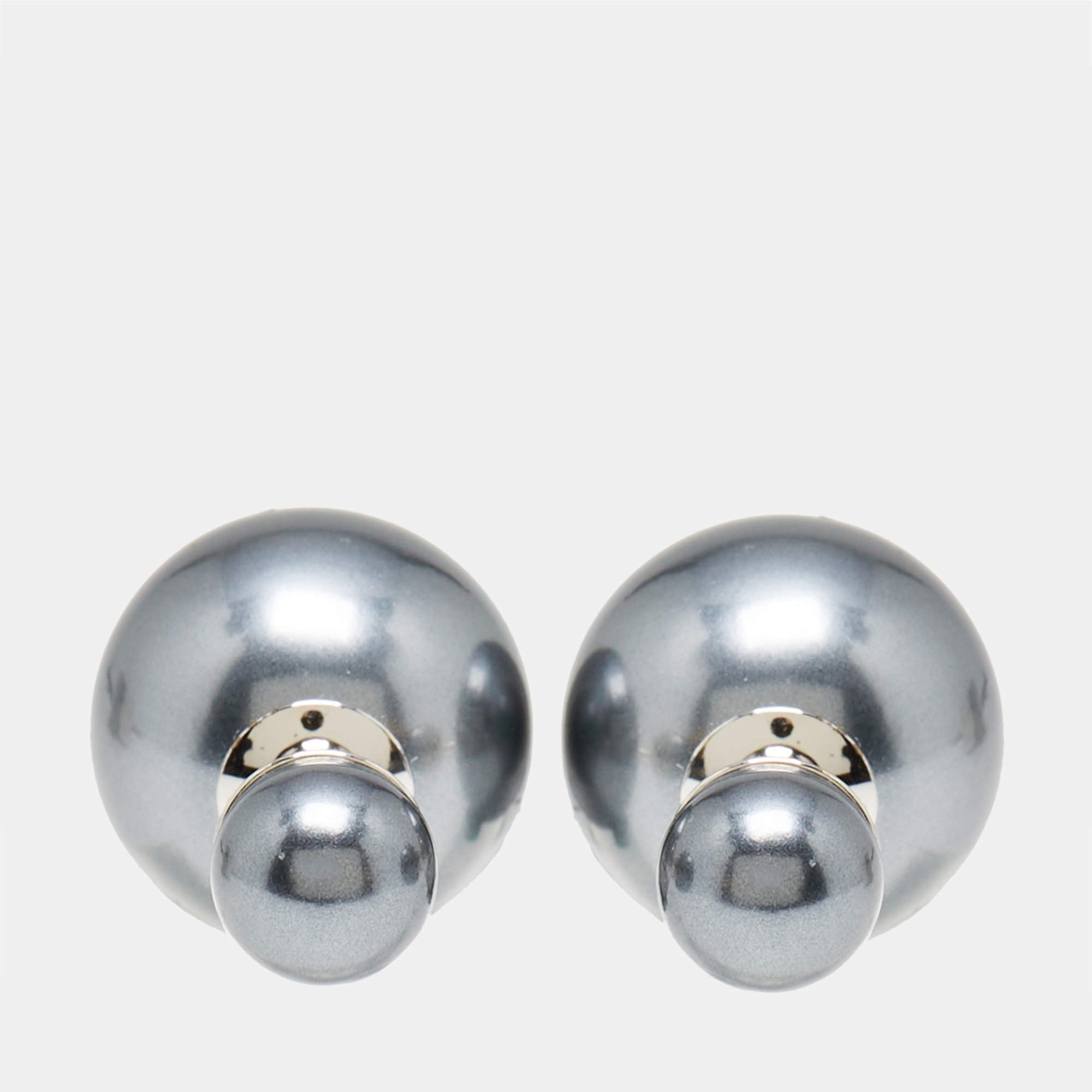 Pre Owned Dior Mise en Dior Tribales Grey Faux Pearl Silver Tone Stud Earrings