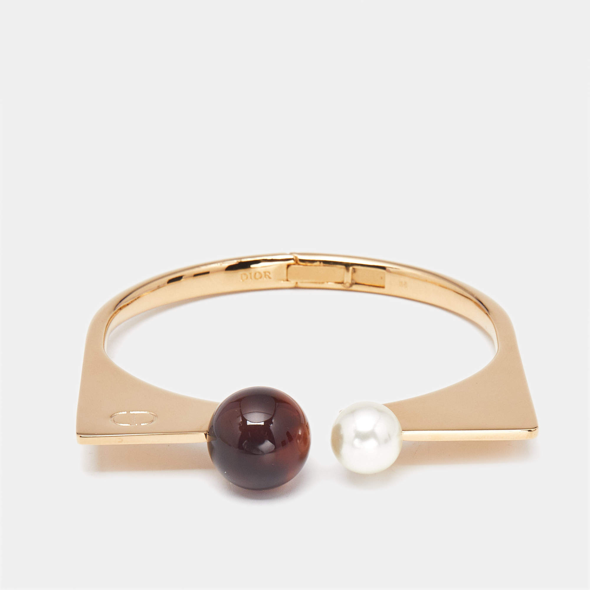 مملوكة مسبقًا Dior Tribales Resin Faux Pearl Gold Tone Bracelet M