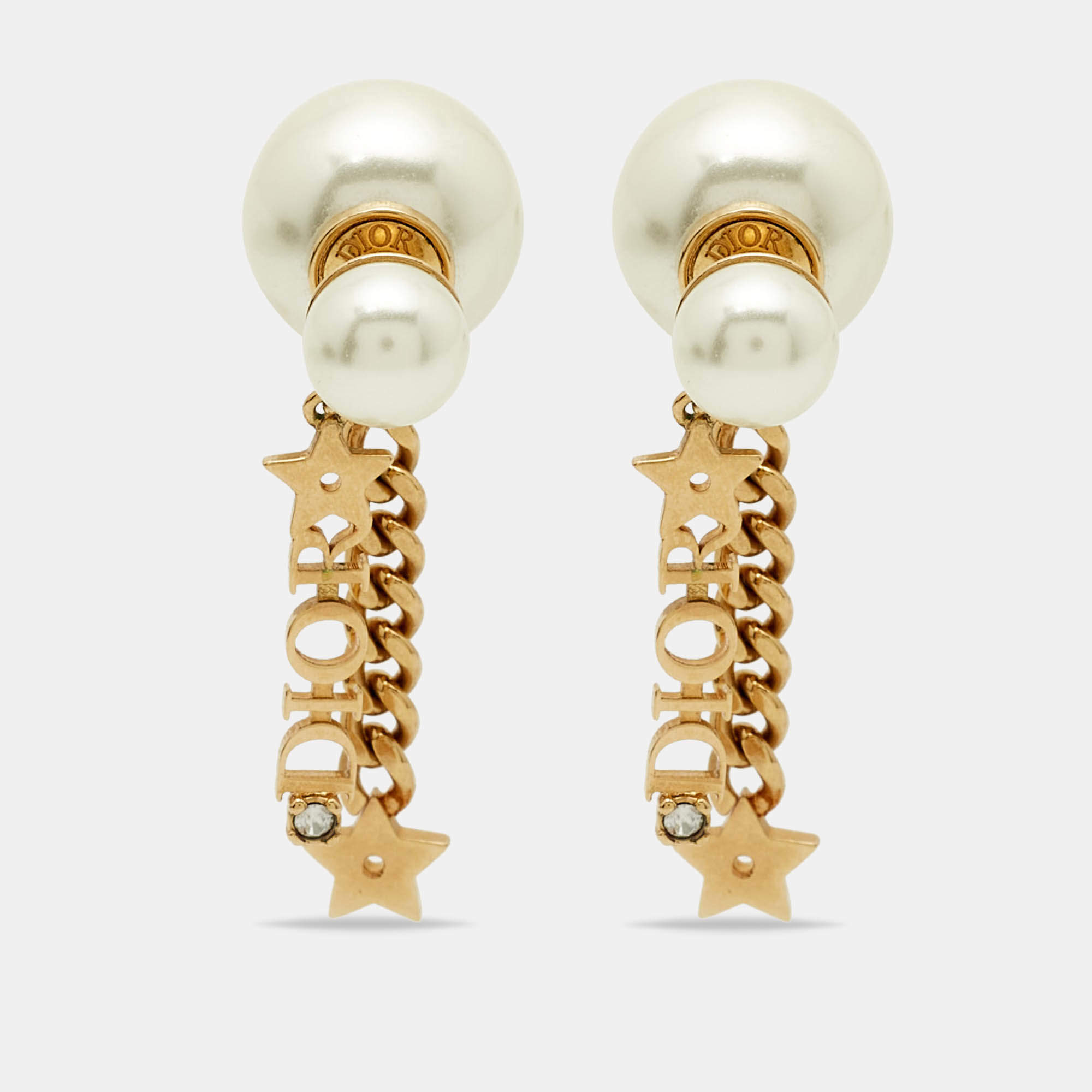 مملوكة مسبقًا أقراط ديور لؤلؤ صناعي مرصعة لون ذهبي