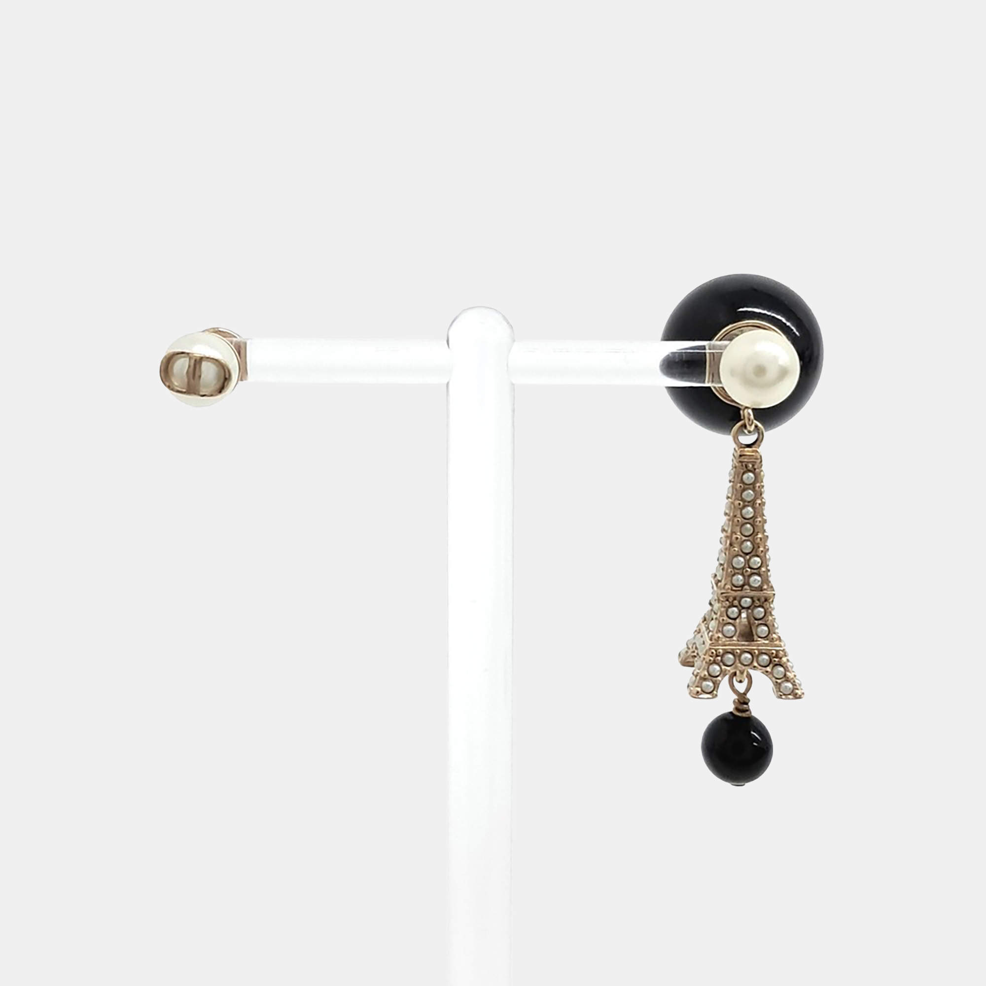 Pre Owned Dior Metal earrings