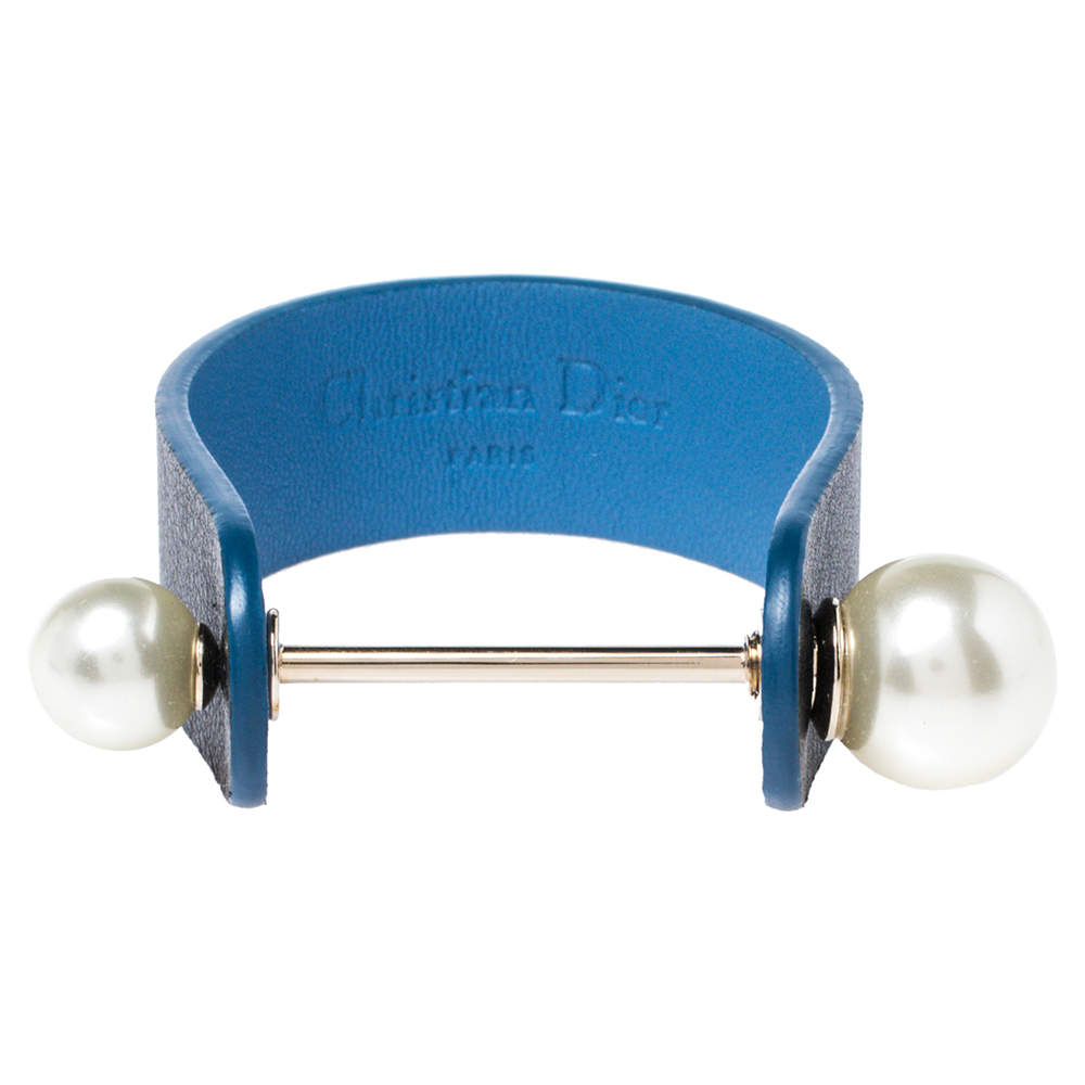 مملوكة مسبقًا Dior Perle Blue Leather & Faux Pearl Cuff Bracelet M