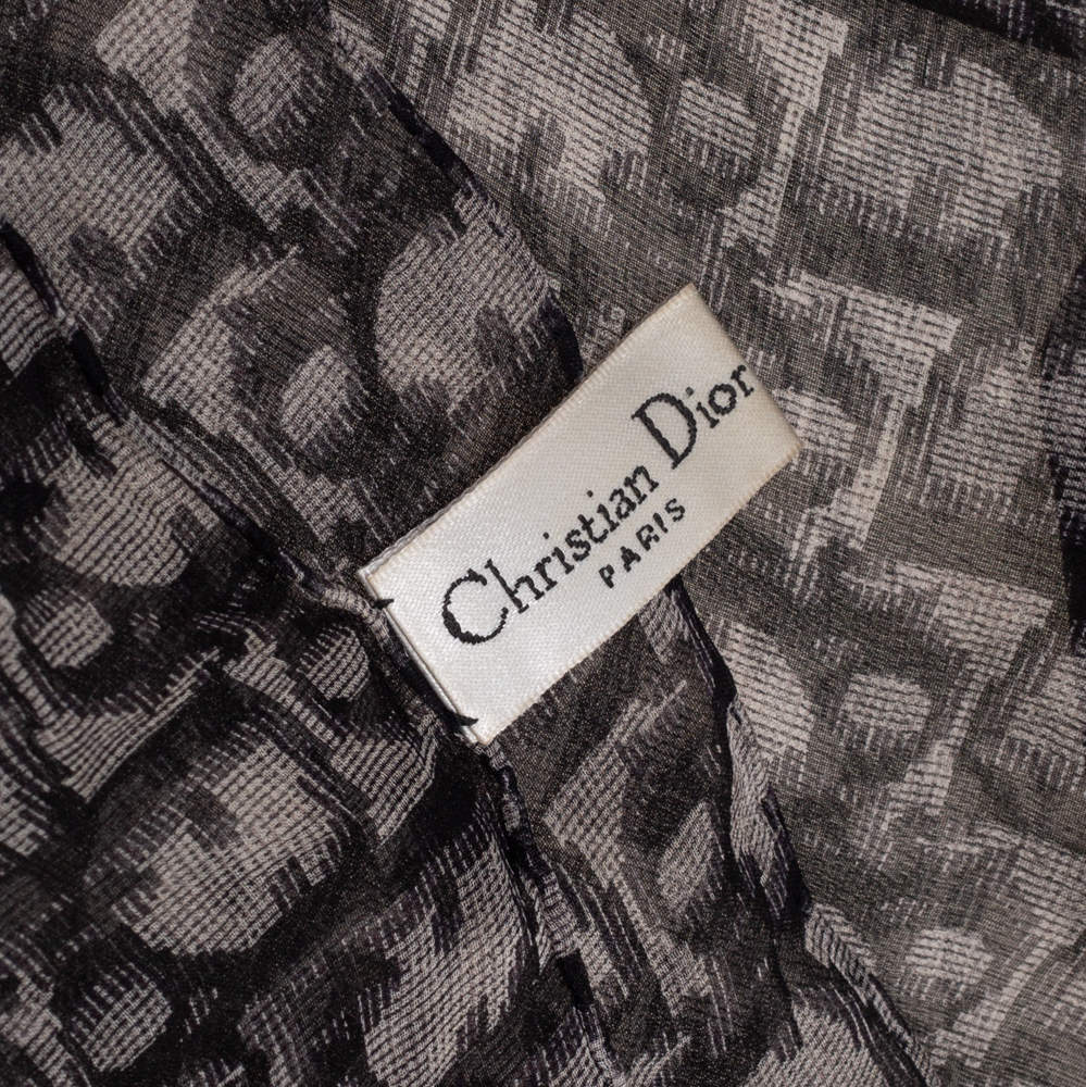 Dior Gray Dior Oblique Silk Scarf White Grey Cloth ref.318709 - Joli Closet