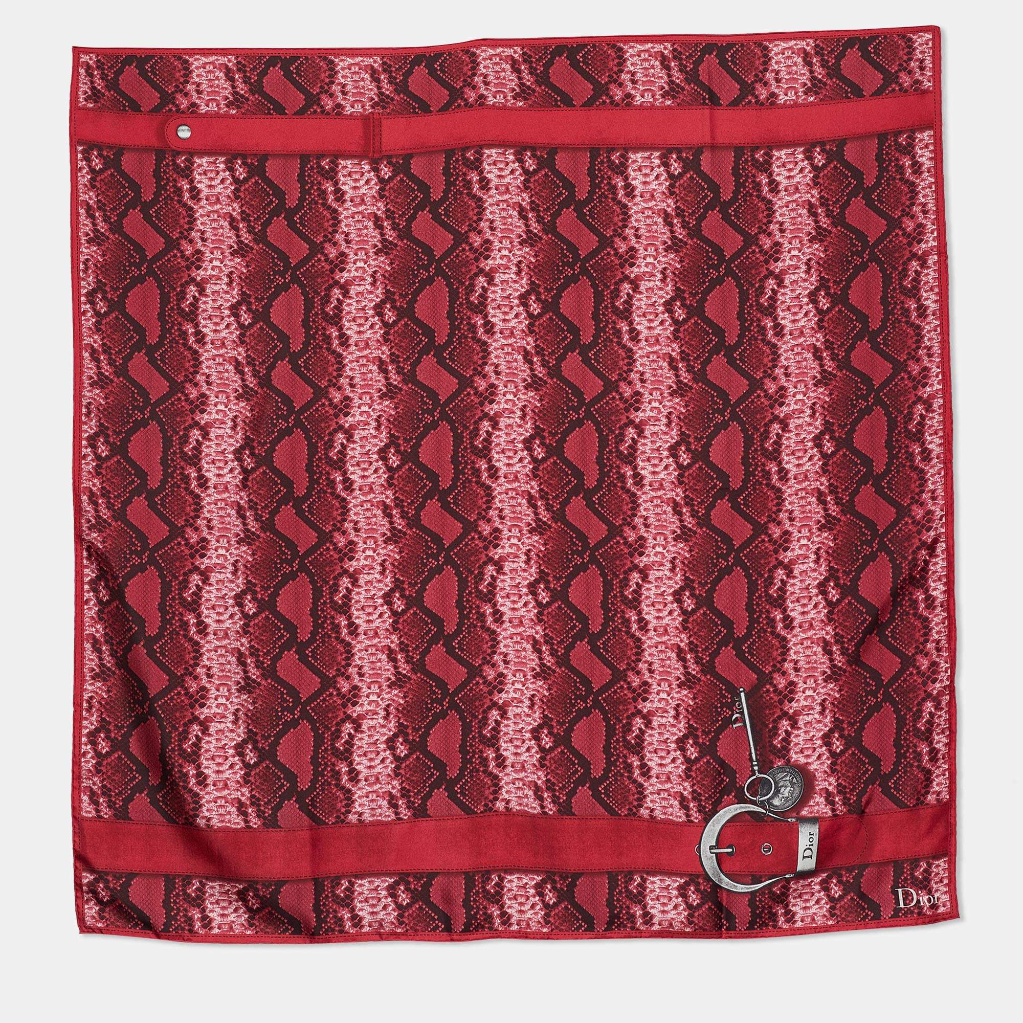 Pre Owned وشاح كريستيان ديور حرير نقشة ثعبان عنابي 