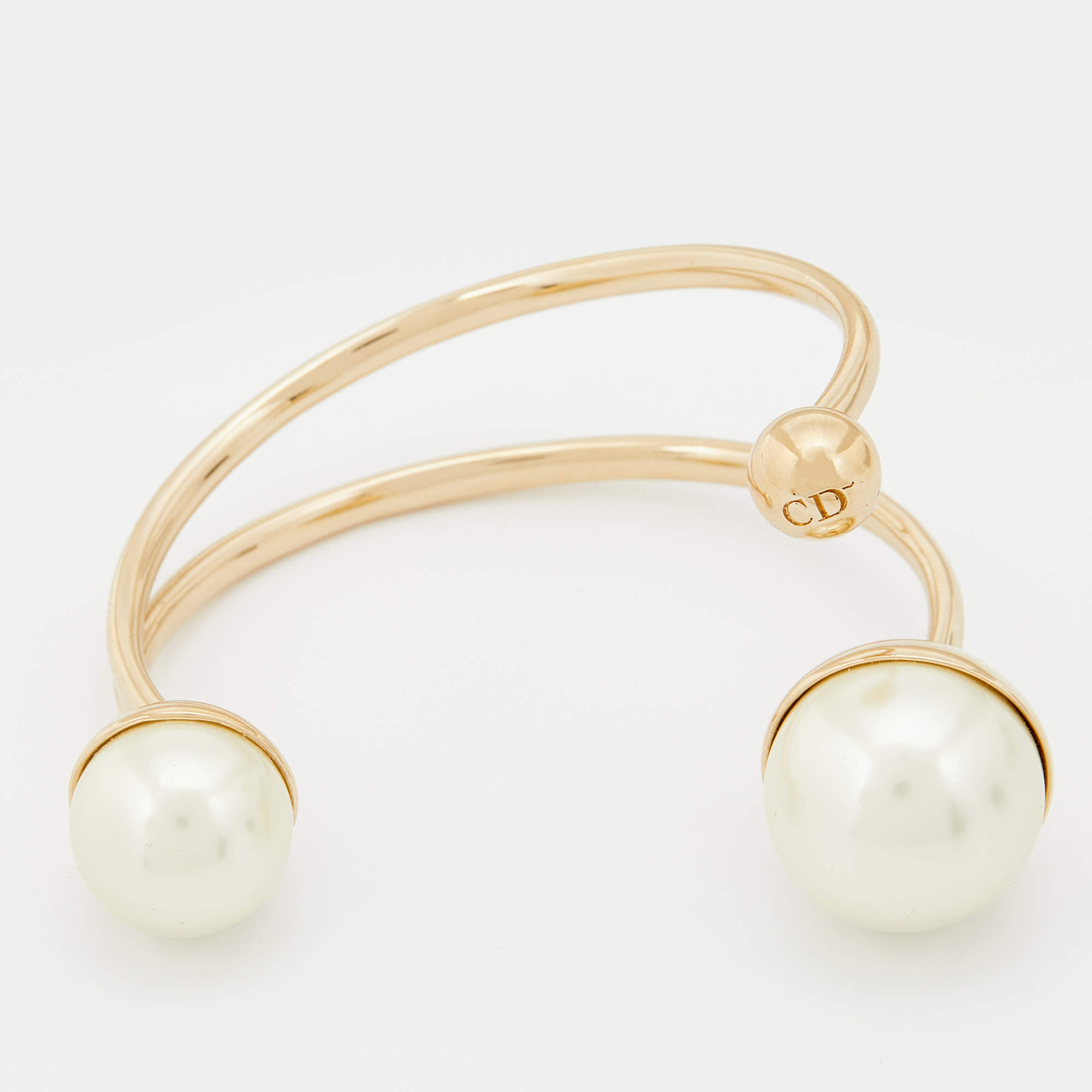 Pre Owned Dior Ultradior Faux Pearl Gold Tone Cuff Bracelet