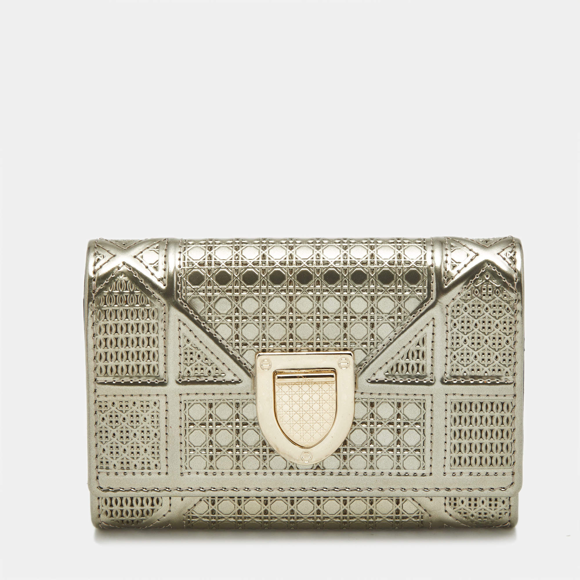 Pre Owned Dior Gold Micro Cannage Patent Leather Diorama Trifold Wallet