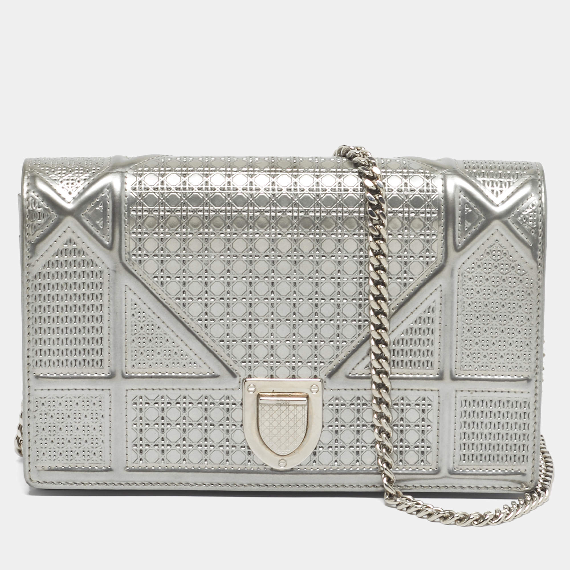 Pre Owned Dior Silver Microcannage Patent Leather Mini Diorama Chain Bag