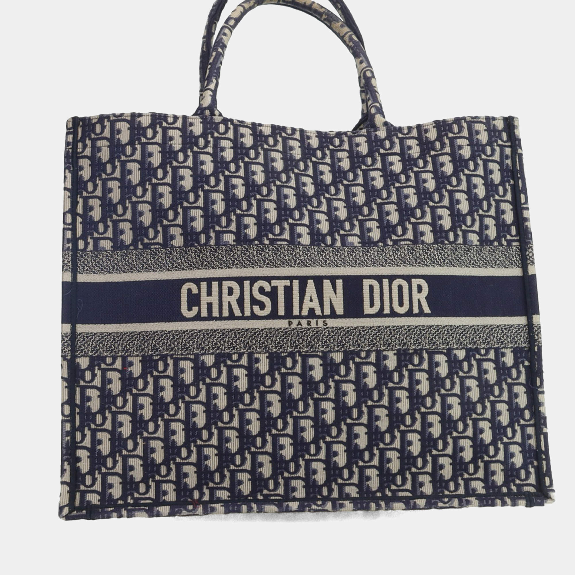 Pre Owned حقيبة يد ديور كتاب كبيرة كانفاس مطرزة بلون أزرق كحلي مع تصميم مائل