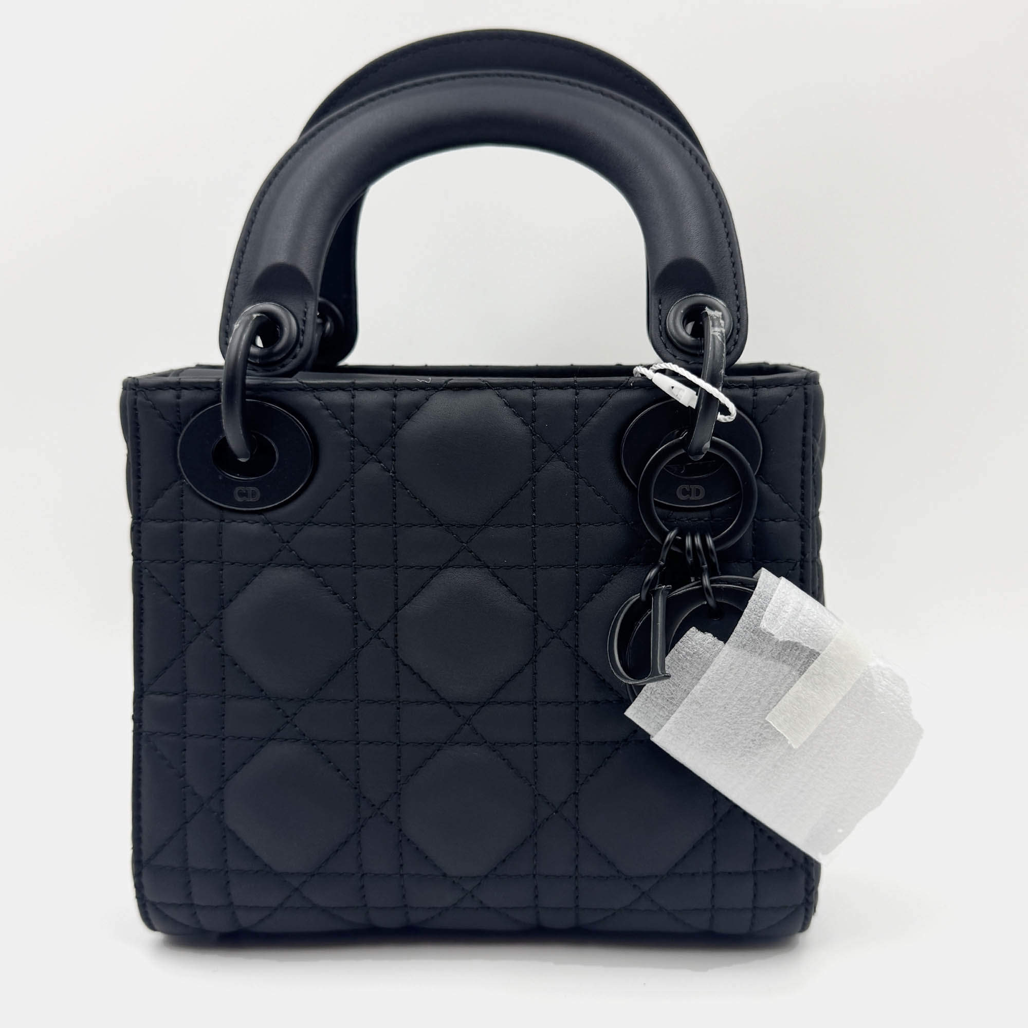 Pre Owned حقيبة يد توتس ديور ليدي ديور جلد مطفي كاناج سوداء صغيرة