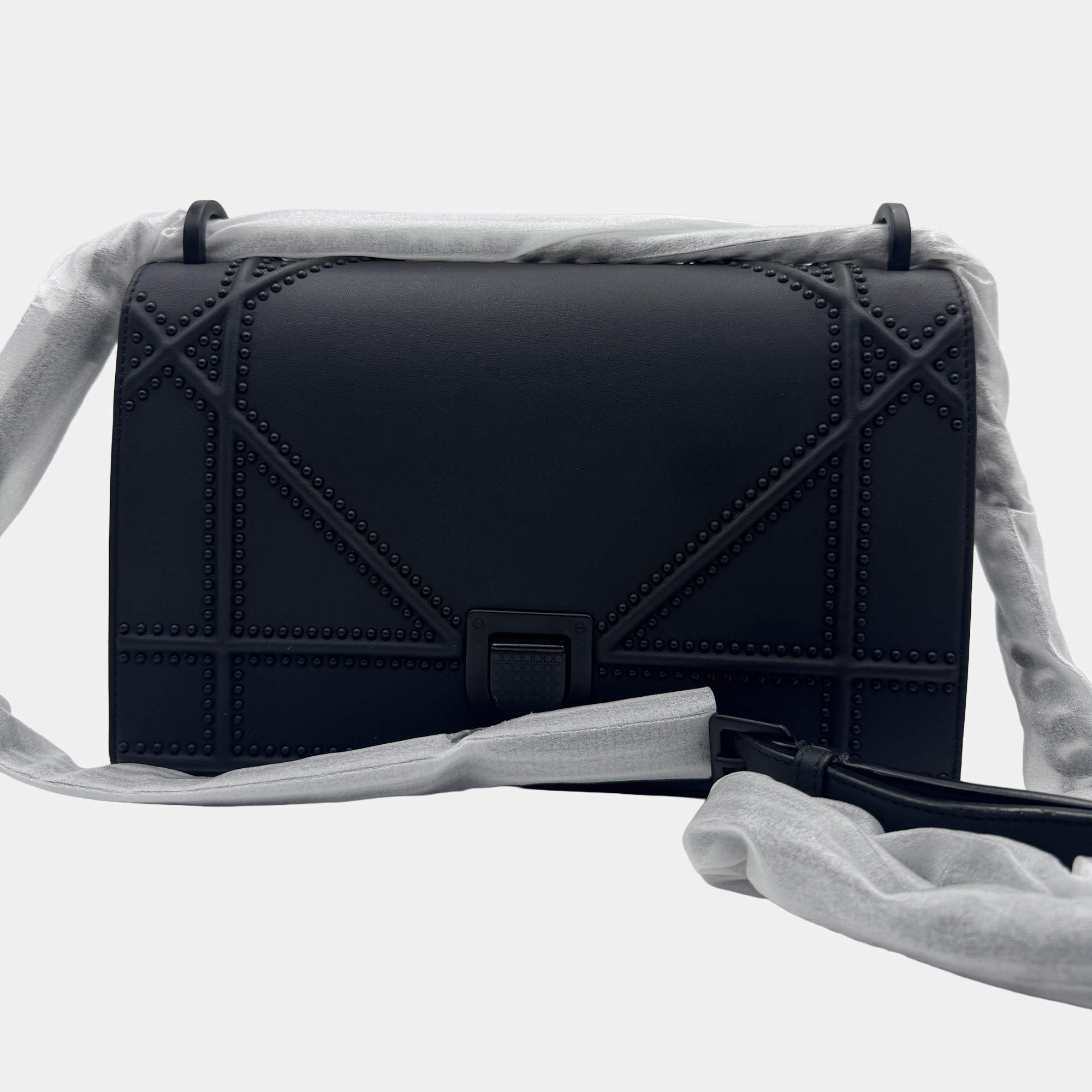 مملوكة مسبقًا Dior black matte Leather studed Medium Diorama Flap Shoulder Bag