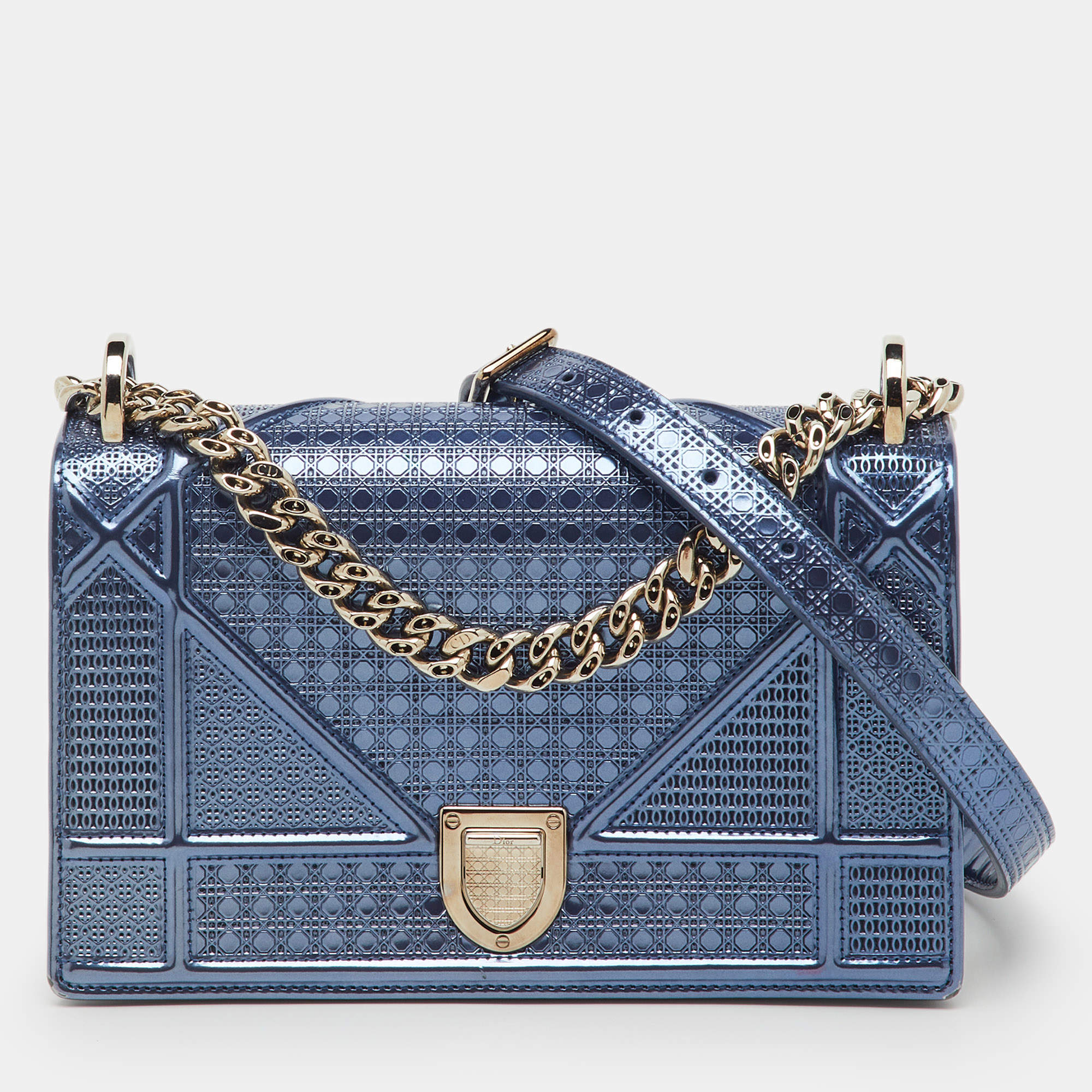 مملوكة مسبقًا Dior Metallic Blue Micro Cannage Patent Leather Small Diorama Flap Bag
