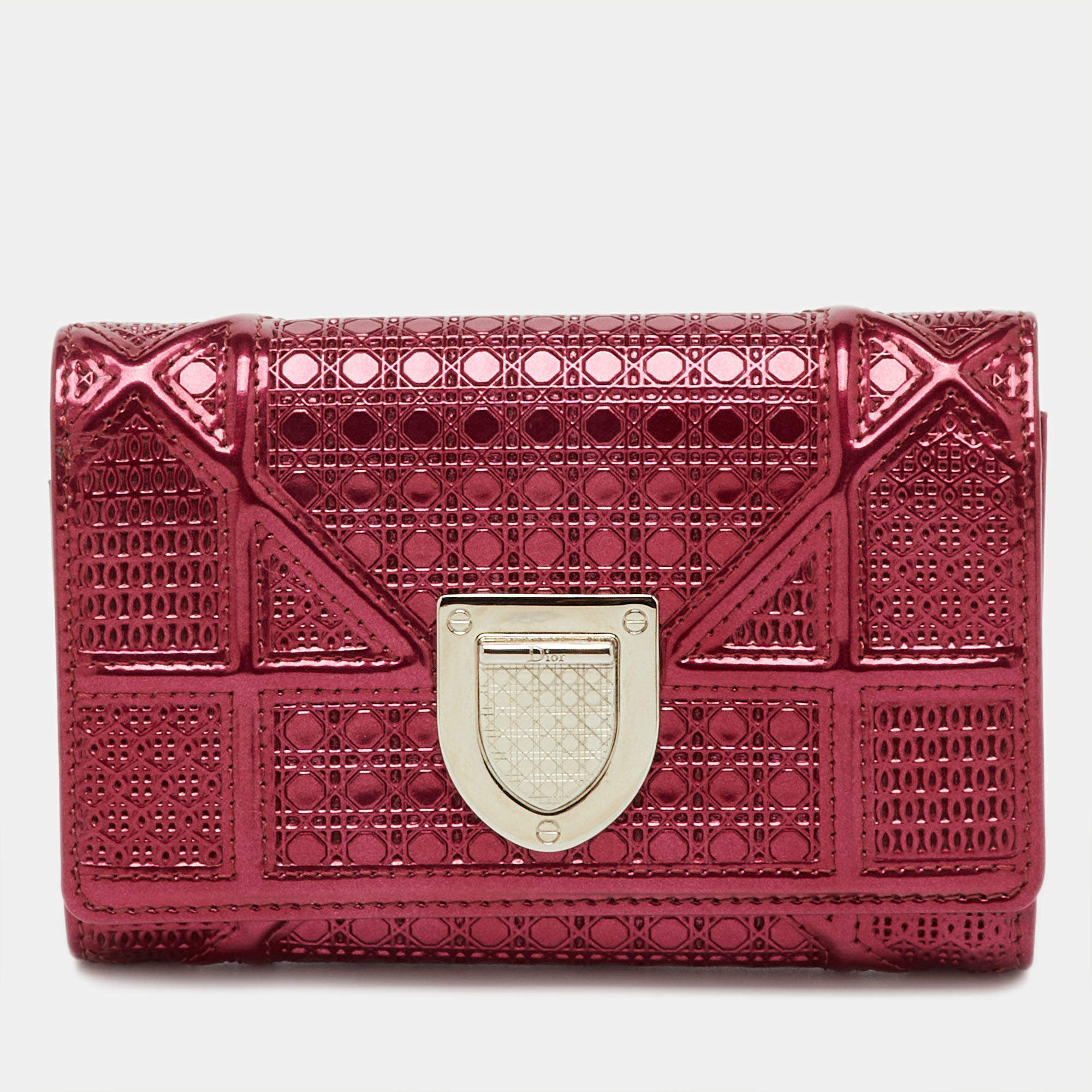 Pre Owned Dior Red Micro Cannage Patent Leather Diorama Trifold Wallet