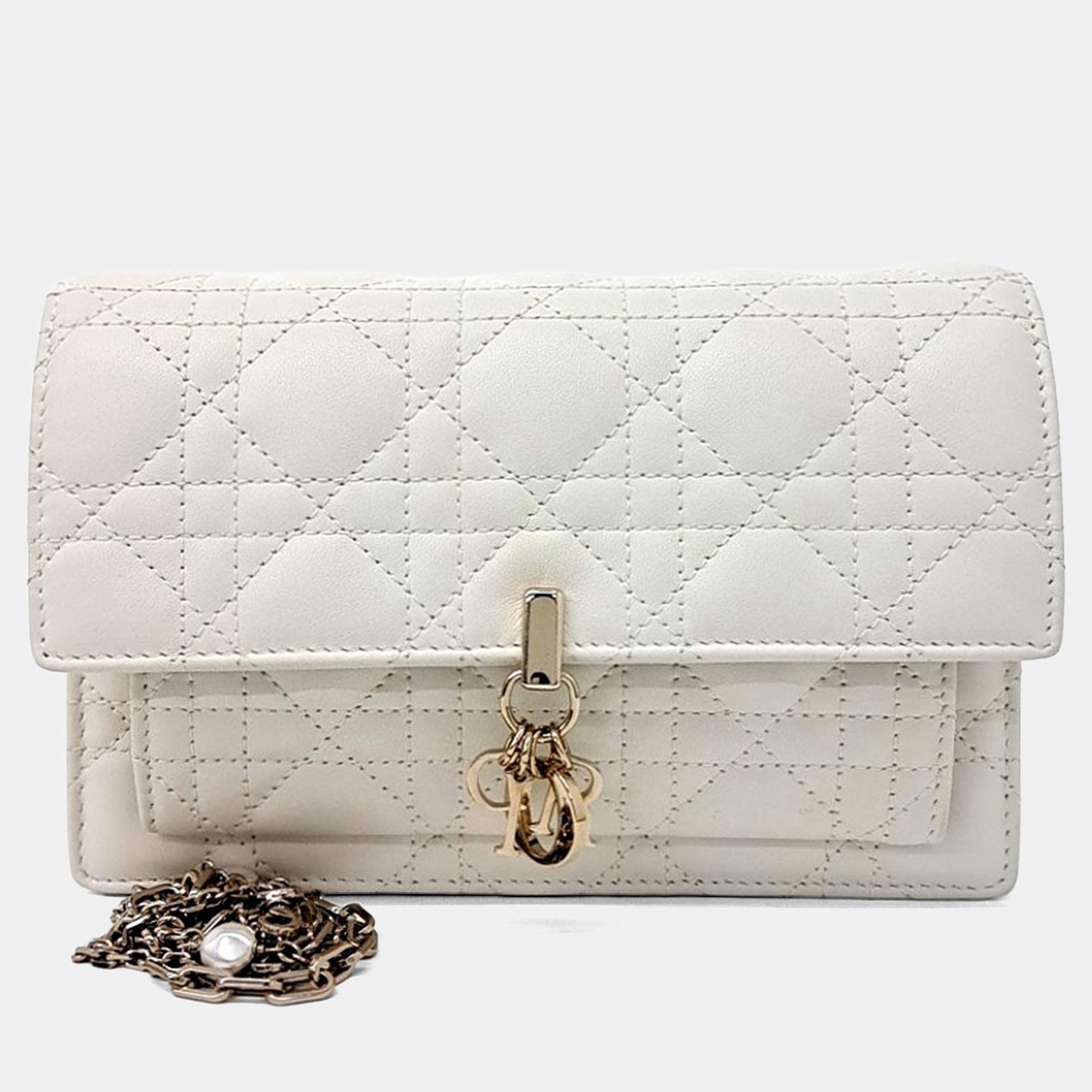 مملوكة مسبقًا Dior White Leather Miss Dior Chain Pouch