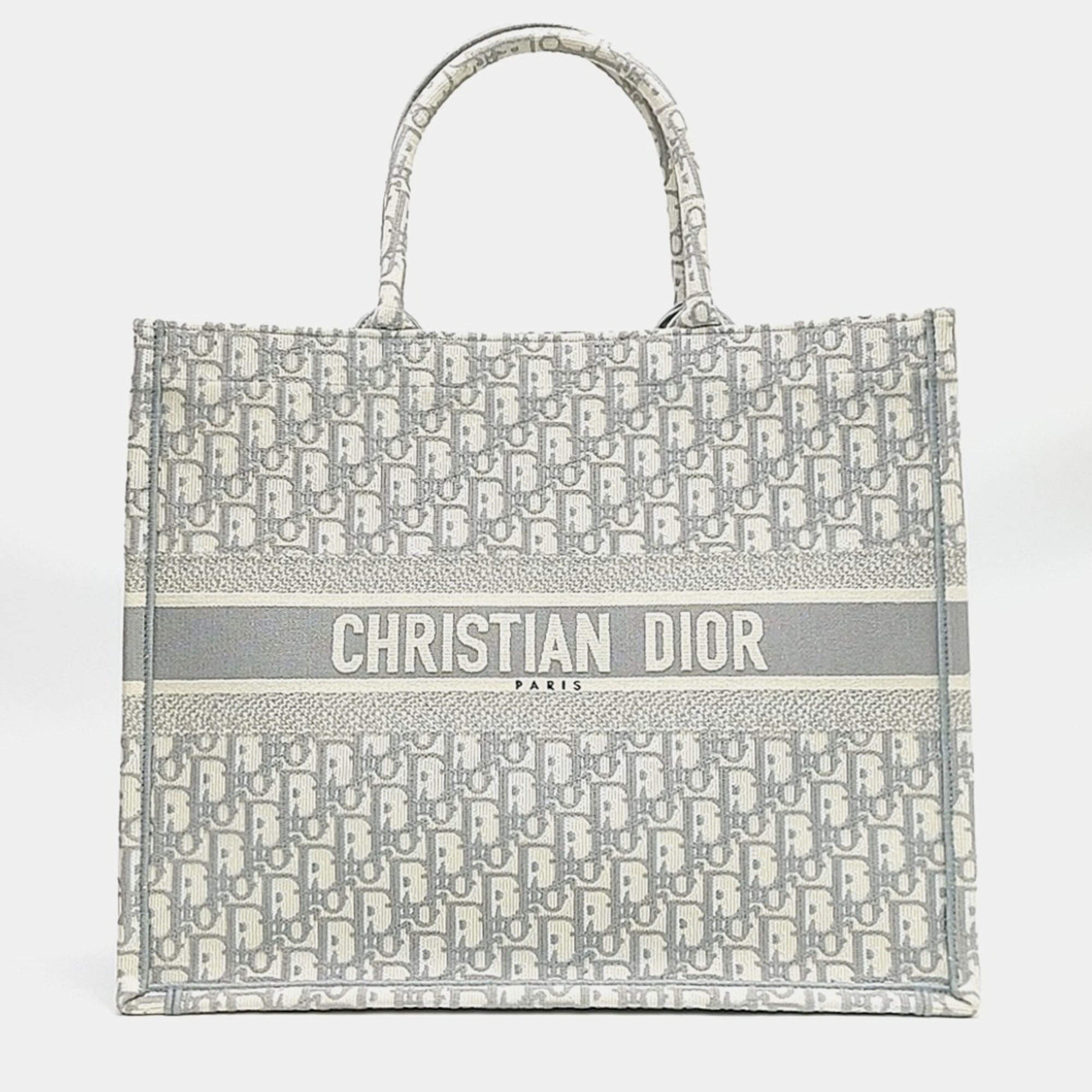 مملوكة مسبقًا حقيبة ديور توت كتاب نسيج رمادي أبيض مائل