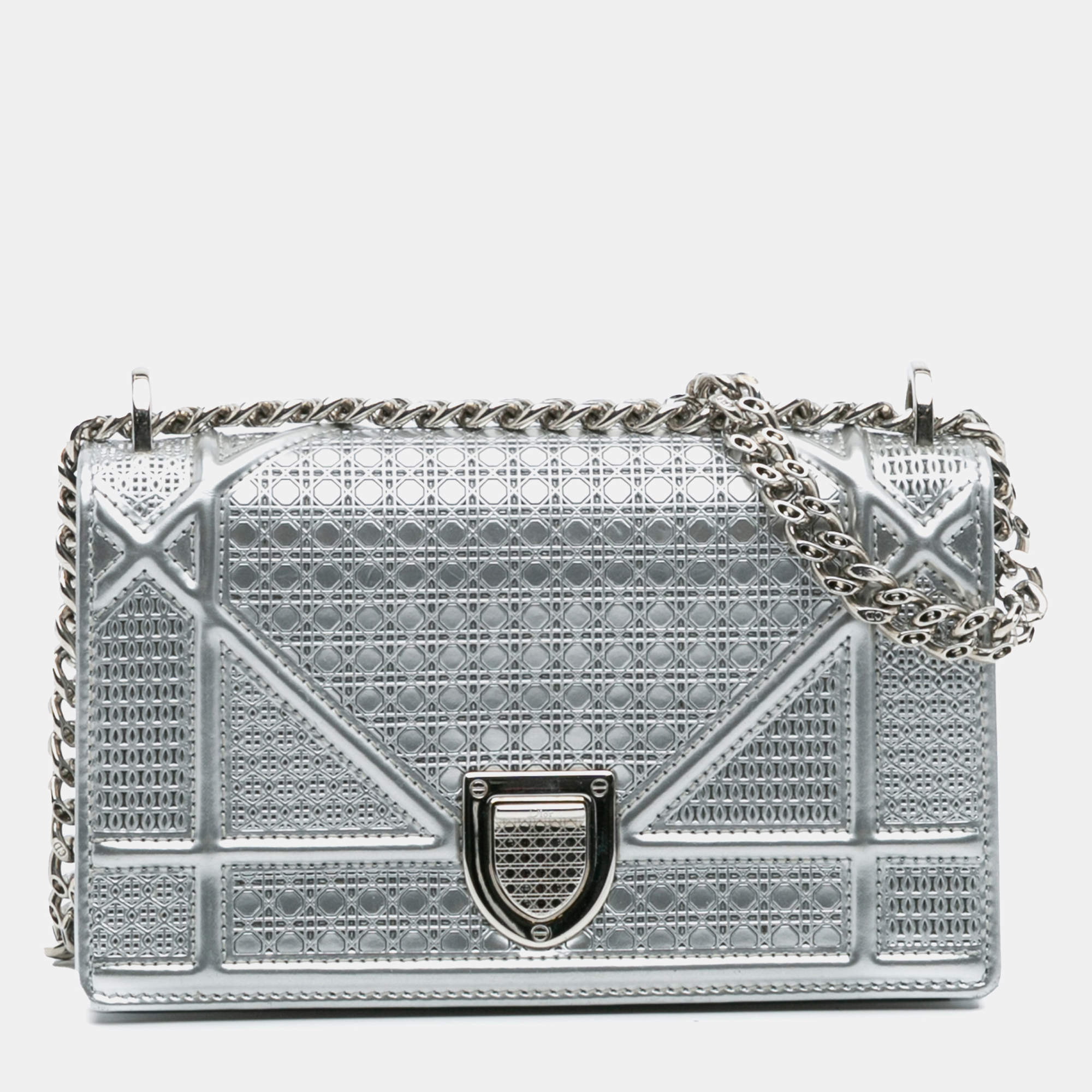 مملوكة مسبقًا Dior Silver Mini Metallic Patent Microcannage Diorama Flap
