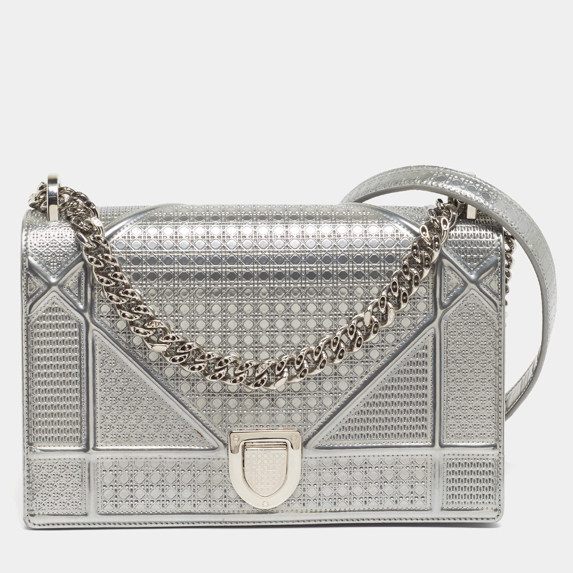 مملوكة مسبقًا Dior Diorama Medium Grey Microcannage Patent Leather Shoulder Bag