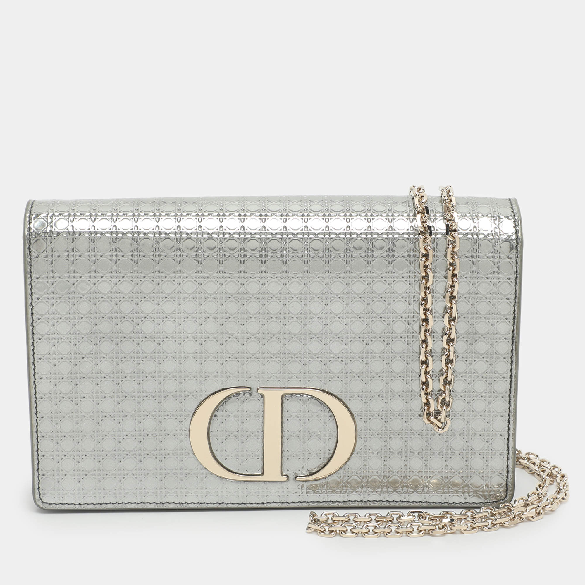 Pre Owned Dior 2 in 1 30 Montaigne Silver Microcannage Patent Leather Pouch