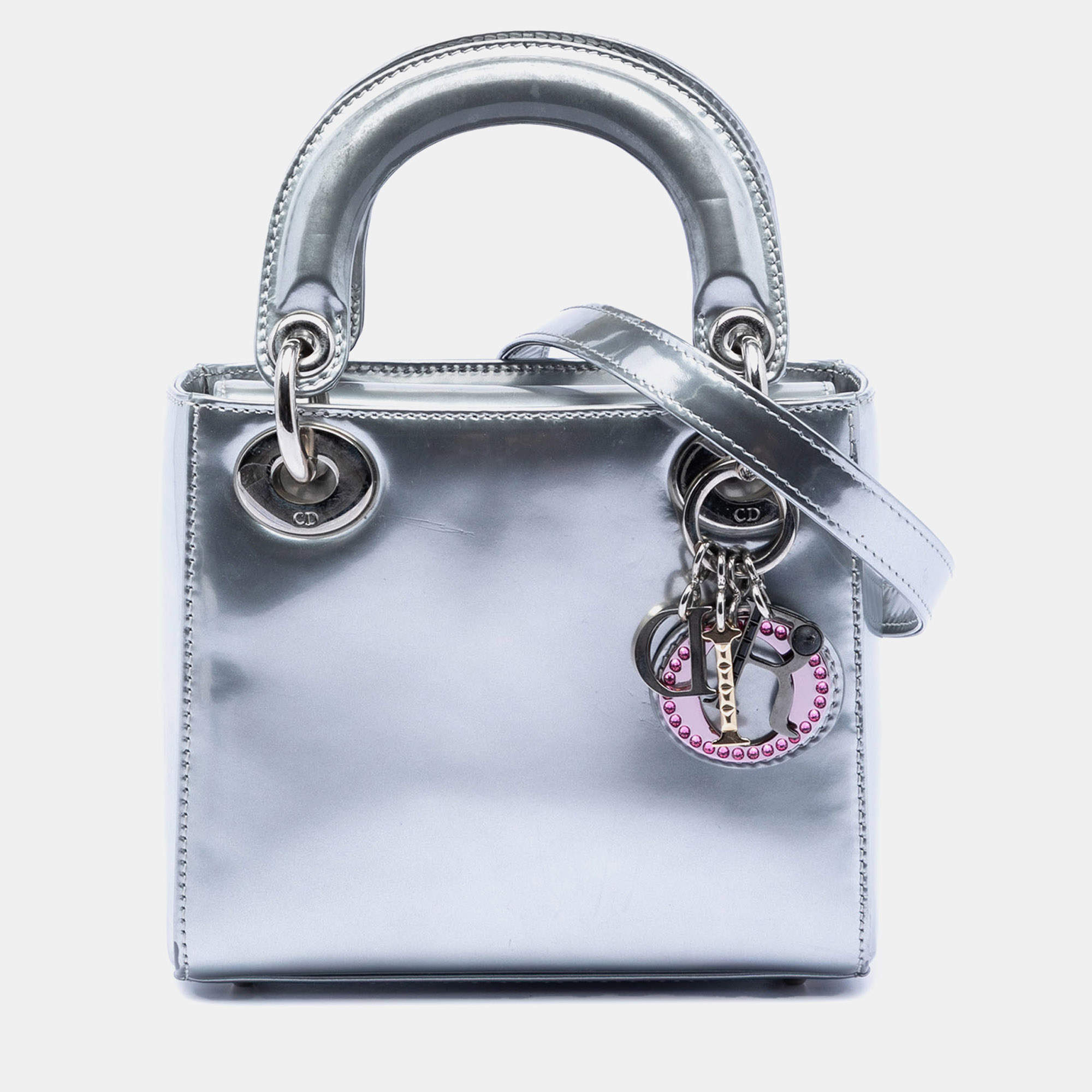 مملوكة مسبقًا حقيبة ديور ليدي ديور ميني معدنية فضية إصدار محدود بكين الصين مزدوجة البراءة