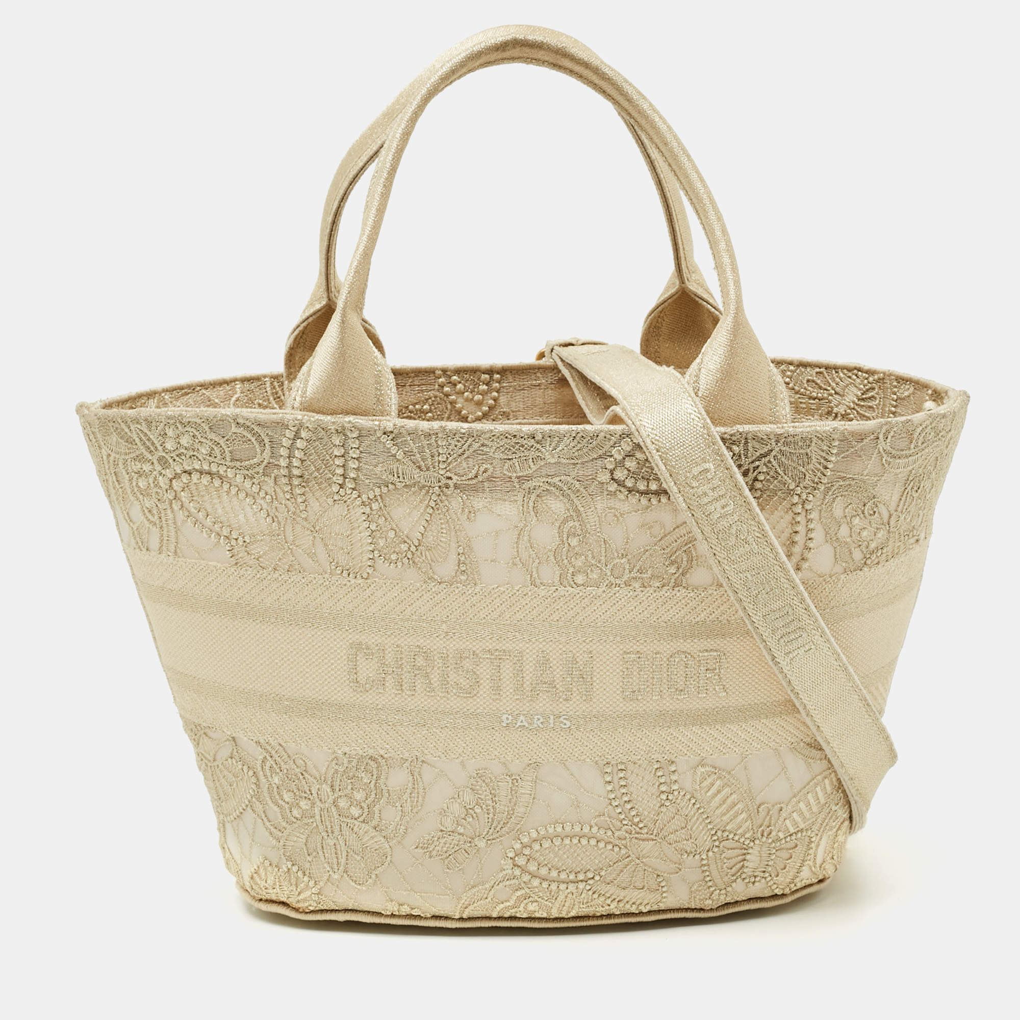 مملوكة مسبقًا حقيبة سلة ديور قماش و شبكة بيج مطرز فراشة قبعة