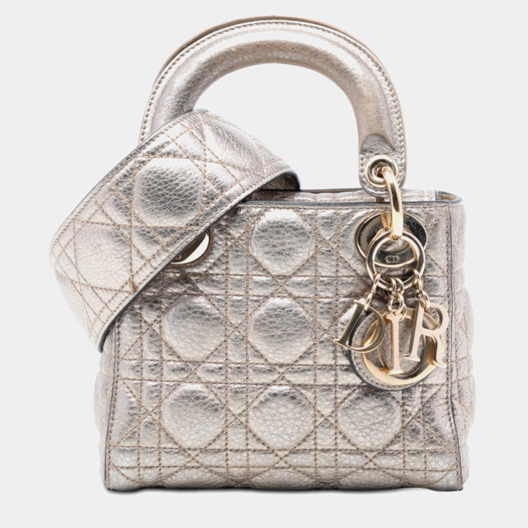 مملوكة مسبقًا حقيبة ديور ليدي ديور مرنة فضية معدنية جلد عجل صغير كاناج