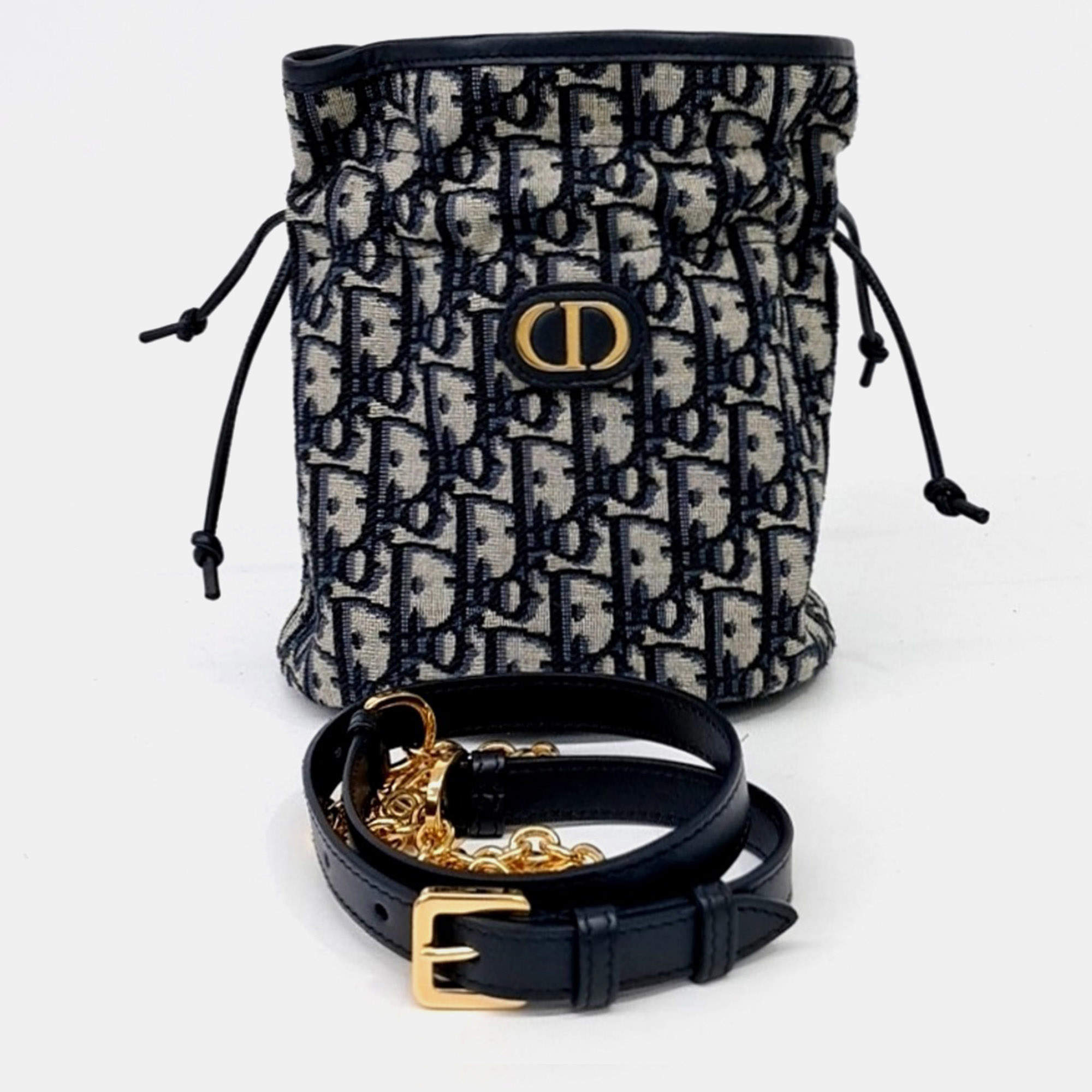 مملوكة مسبقًا Christian Dior 30 Montaigne Drawstring Mini Beige Navy Blue Oblique Canvas Leather Bucket Bag