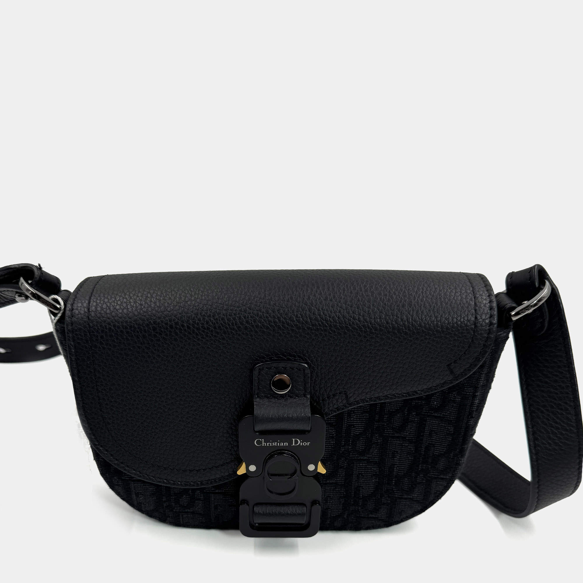 Pre Owned Dior Mini Saddle Messenger Bag Dior Oblique Jacquard With Black Grained Calfskin Flap