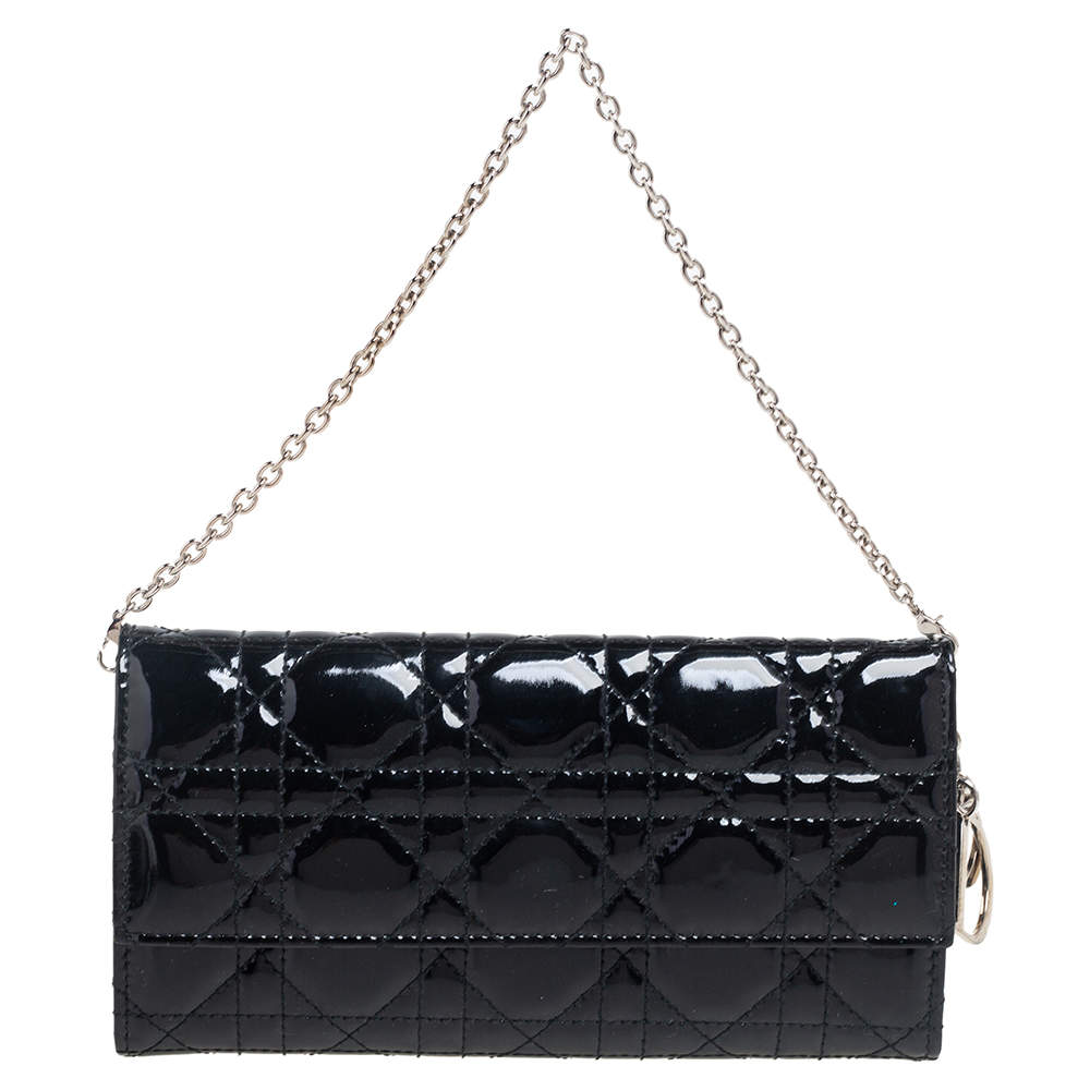 مملوكة مسبقًا محفظة بسلسلة ديور ليدي ديور جلد لامع كاناج أسود