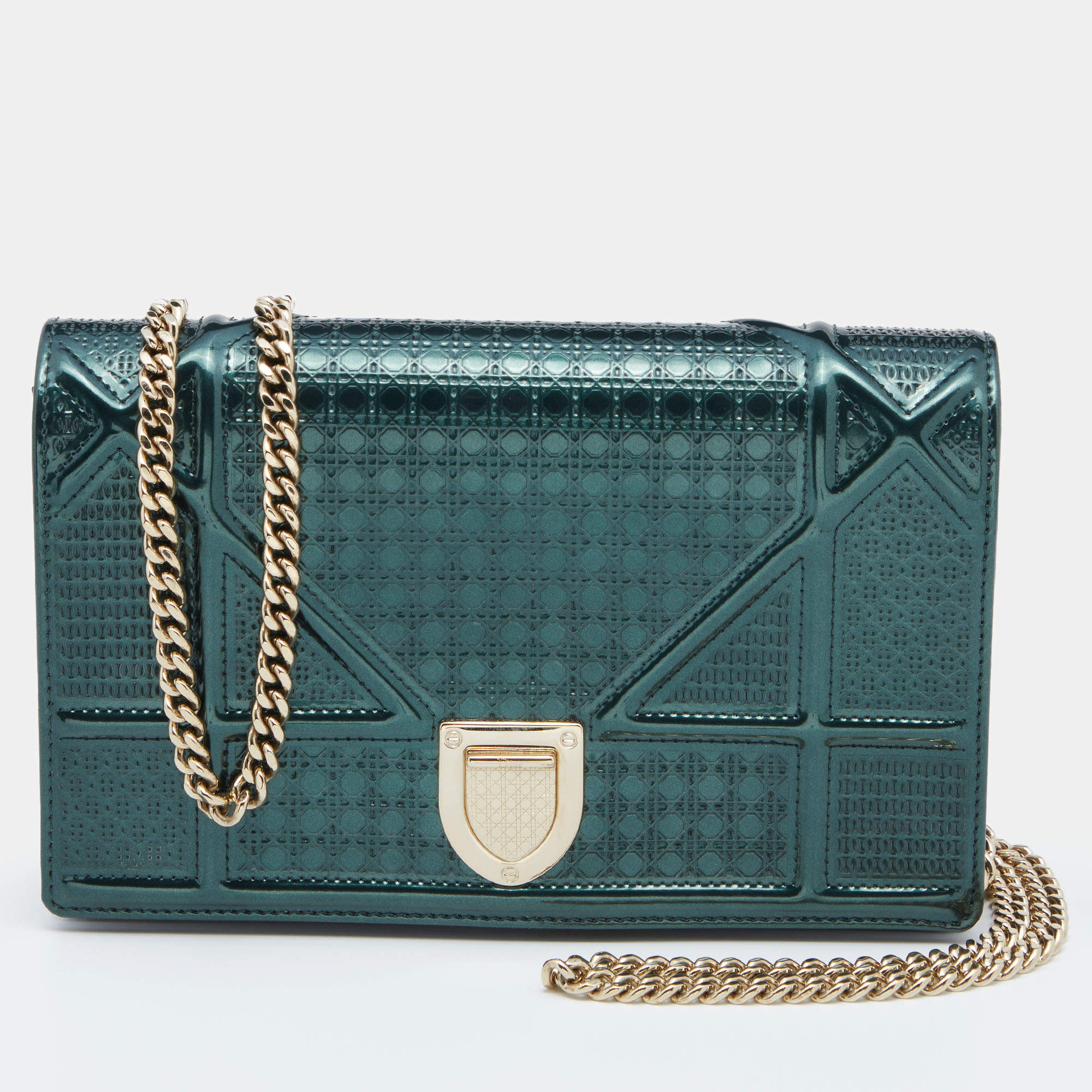 Pre Owned محفظة بسلسلة ديور ديوراما جلد مايكرو كاناج خضرا ء ميتالك