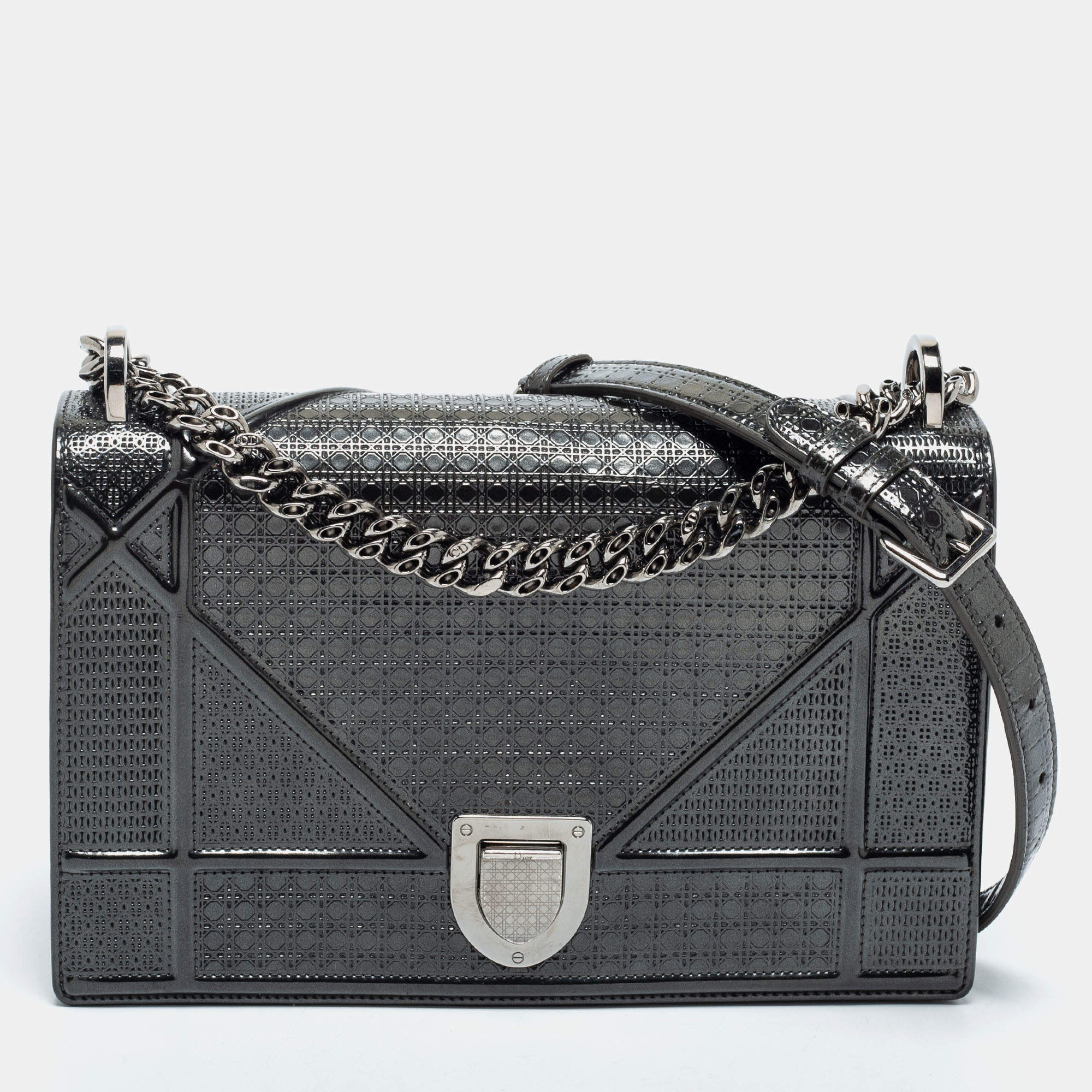 Pre Owned Dior Grey Patent Leather Medium Diorama Shoulder Bag