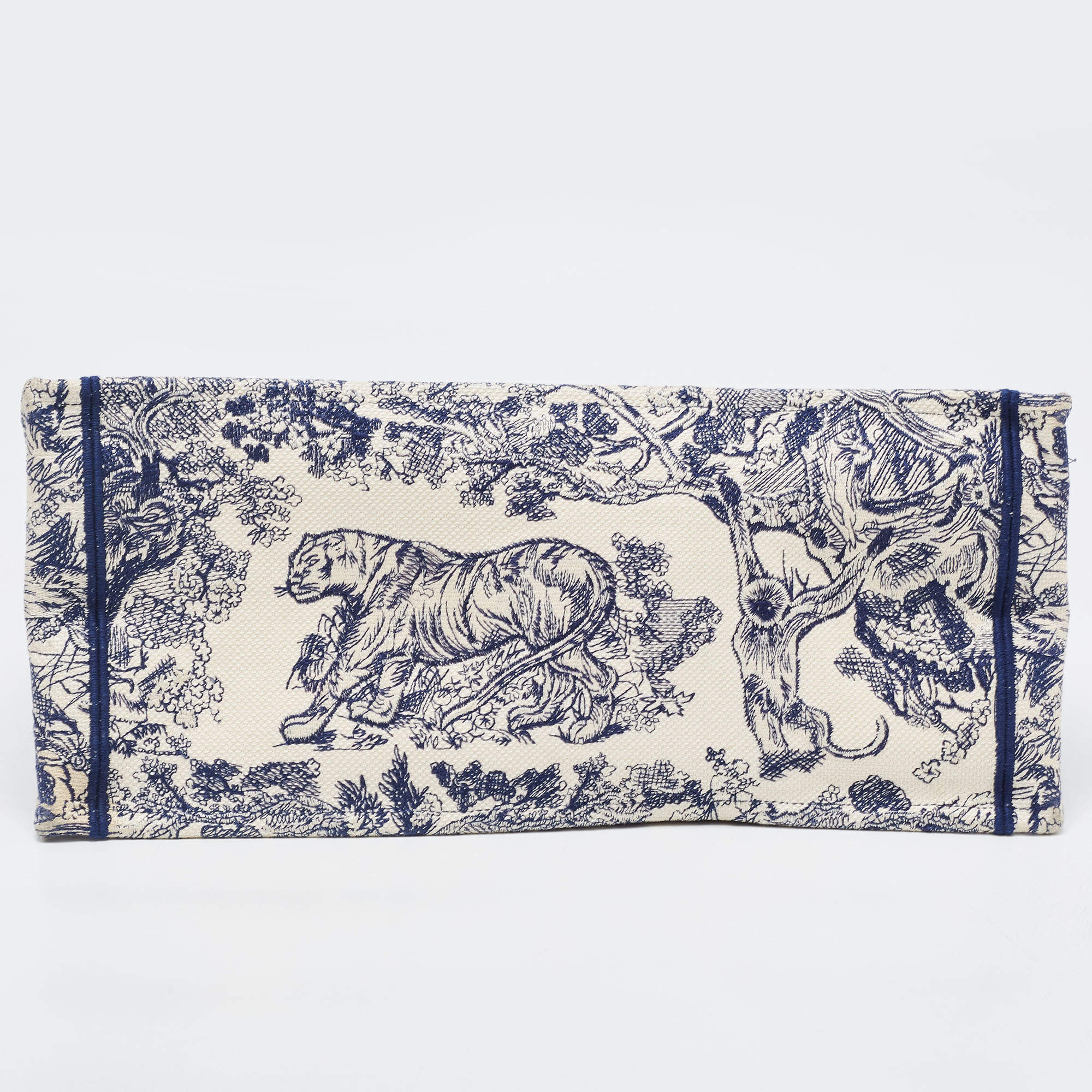 Dior - Small Dior Book Tote White and Navy Blue Toile de Jouy Embroidery (26.5 x 21 x 14 cm) - Women