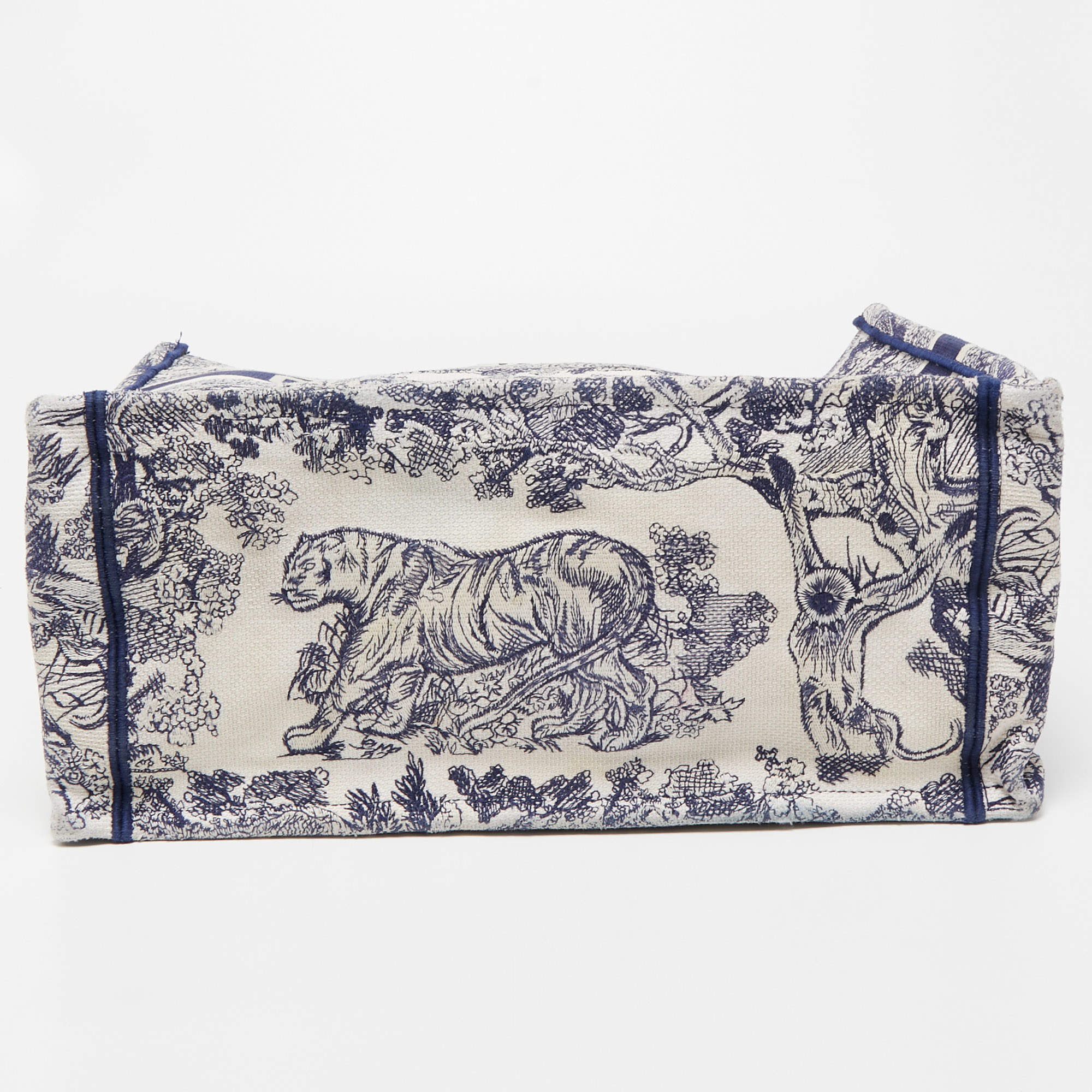 Small Dior Book Tote White and Navy Blue Toile de Jouy Embroidery (26.5 x  21 x 14 cm)