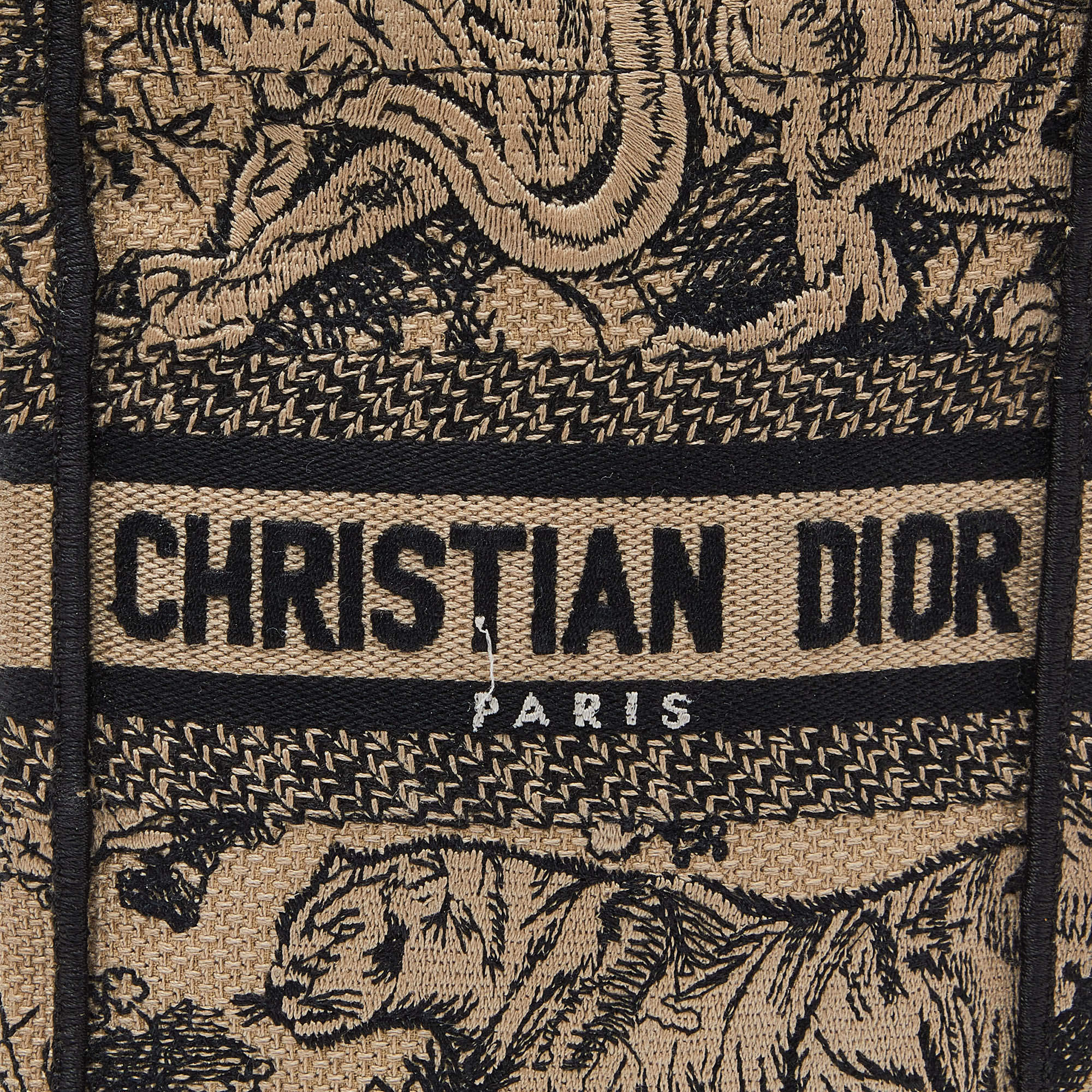 Dior - Mini Dior Book Tote Phone Bag White and Black Toile de Jouy Voyage Embroidery (13 x 18 x 5 cm) - Women