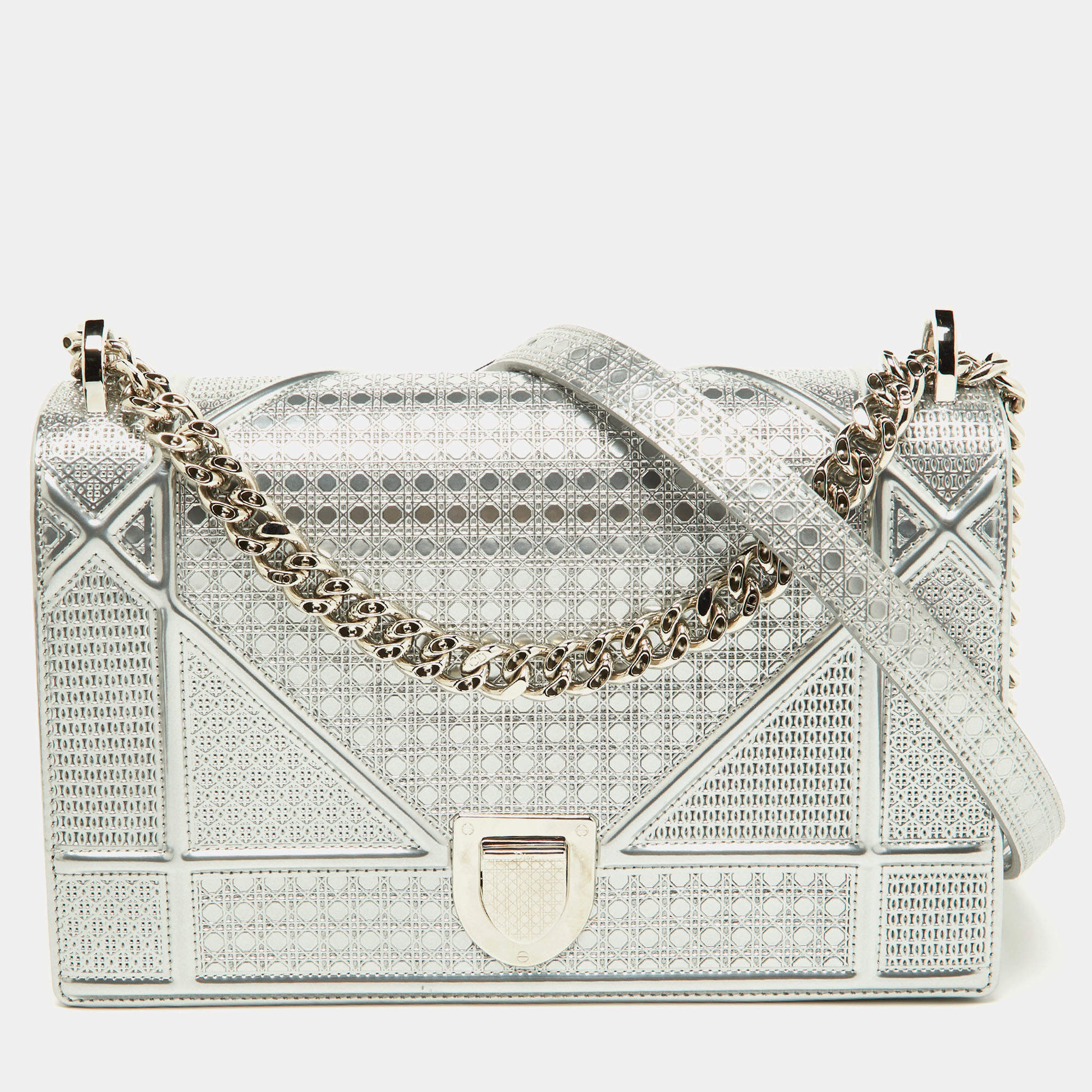Pre Owned Dior Silver Microcannage Patent Leather Medium Diorama Flap Shoulder Bag