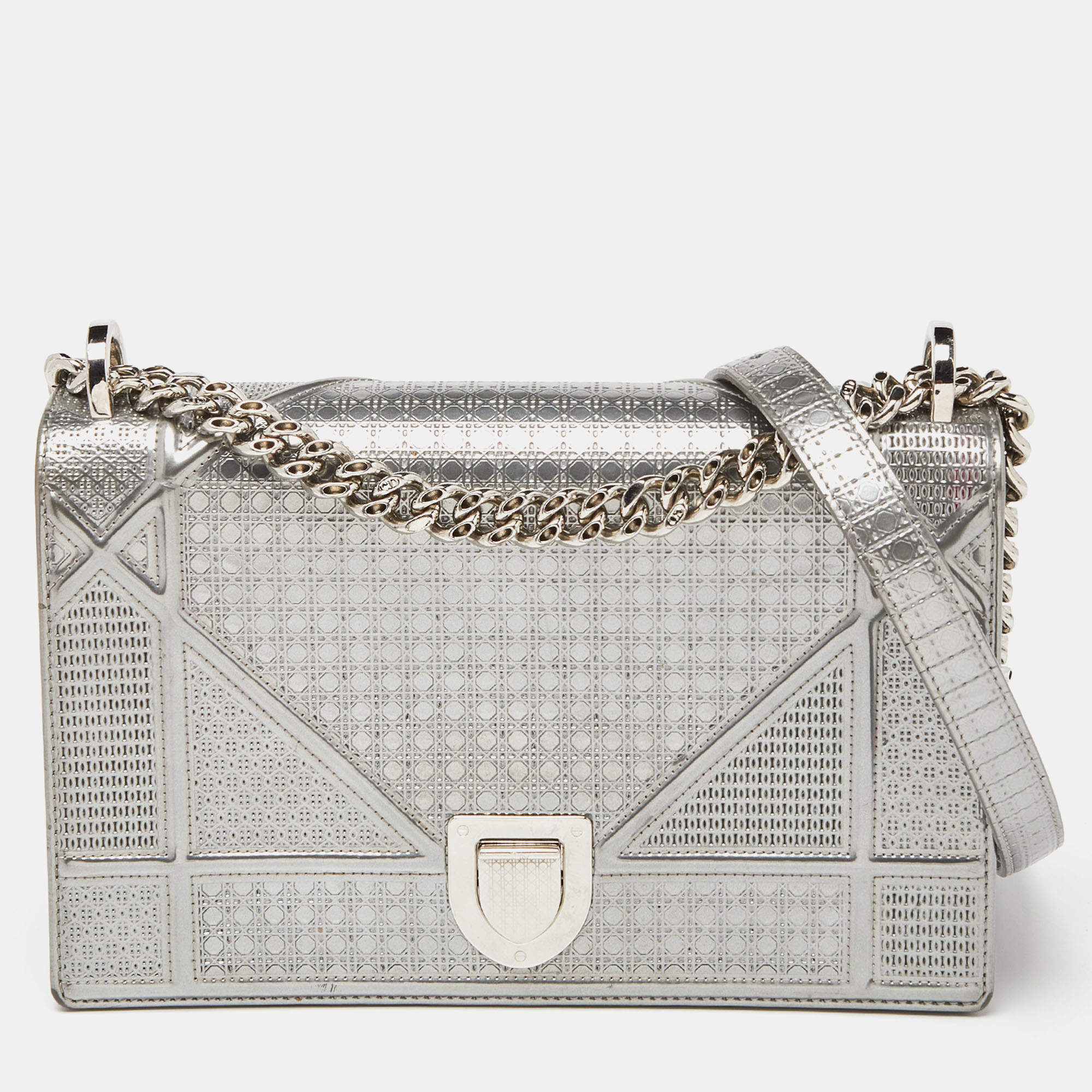 Pre Owned Dior Silver Microcannage Patent Leather Medium Diorama Flap Shoulder Bag