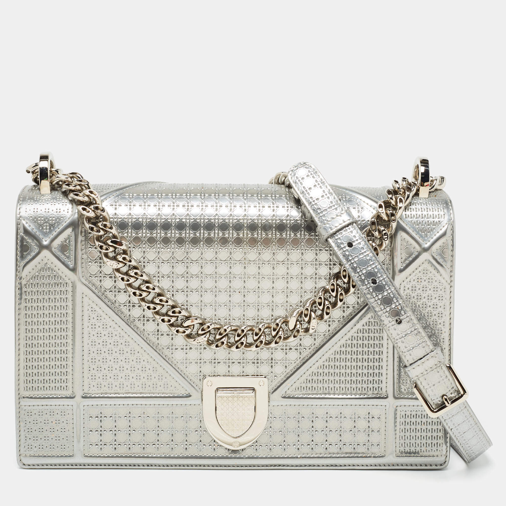 Pre Owned Dior Silver Micro Cannage Patent Leather Medium Diorama Shoulder Bag