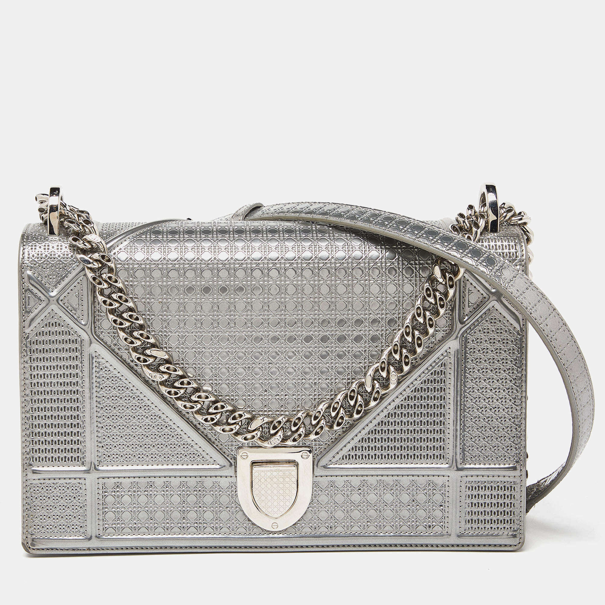 Pre Owned Dior Silver Microcannage Patent Leather Medium Diorama Flap Shoulder Bag