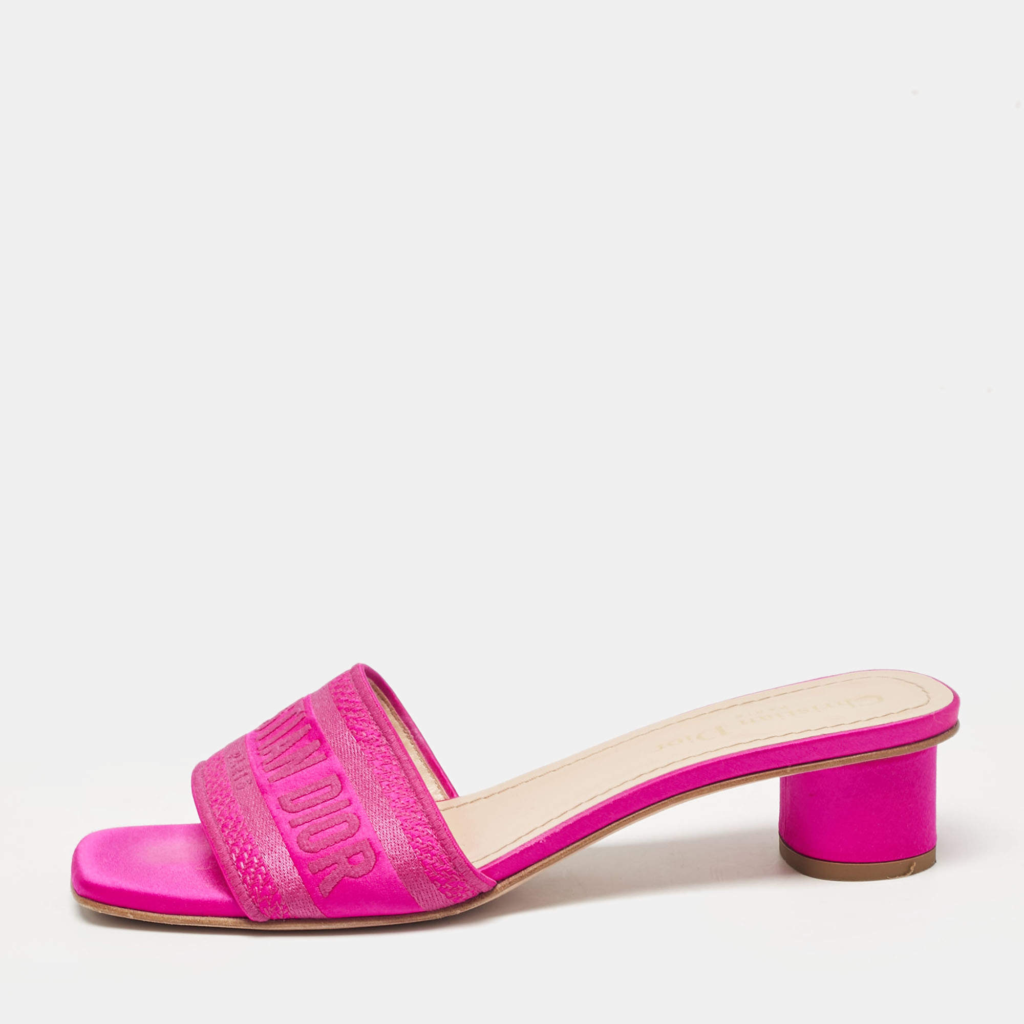 مملوكة مسبقًا Dior Magenta Embroidered Satin Dway Slide Sandals Size 37.5