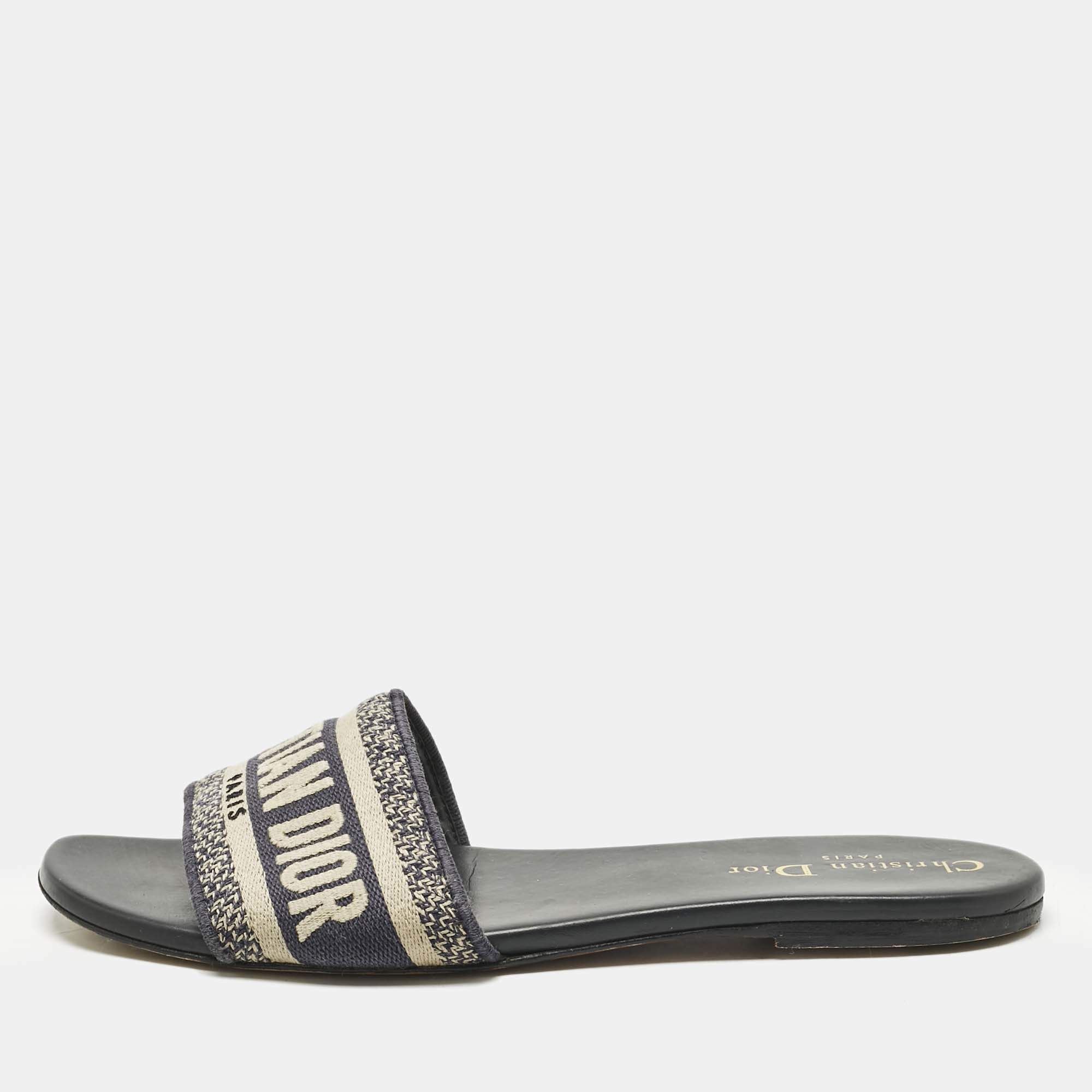 Pre Owned صندل ديور قماش مطرز أزرق كحلي دواي فلات مقاس 39