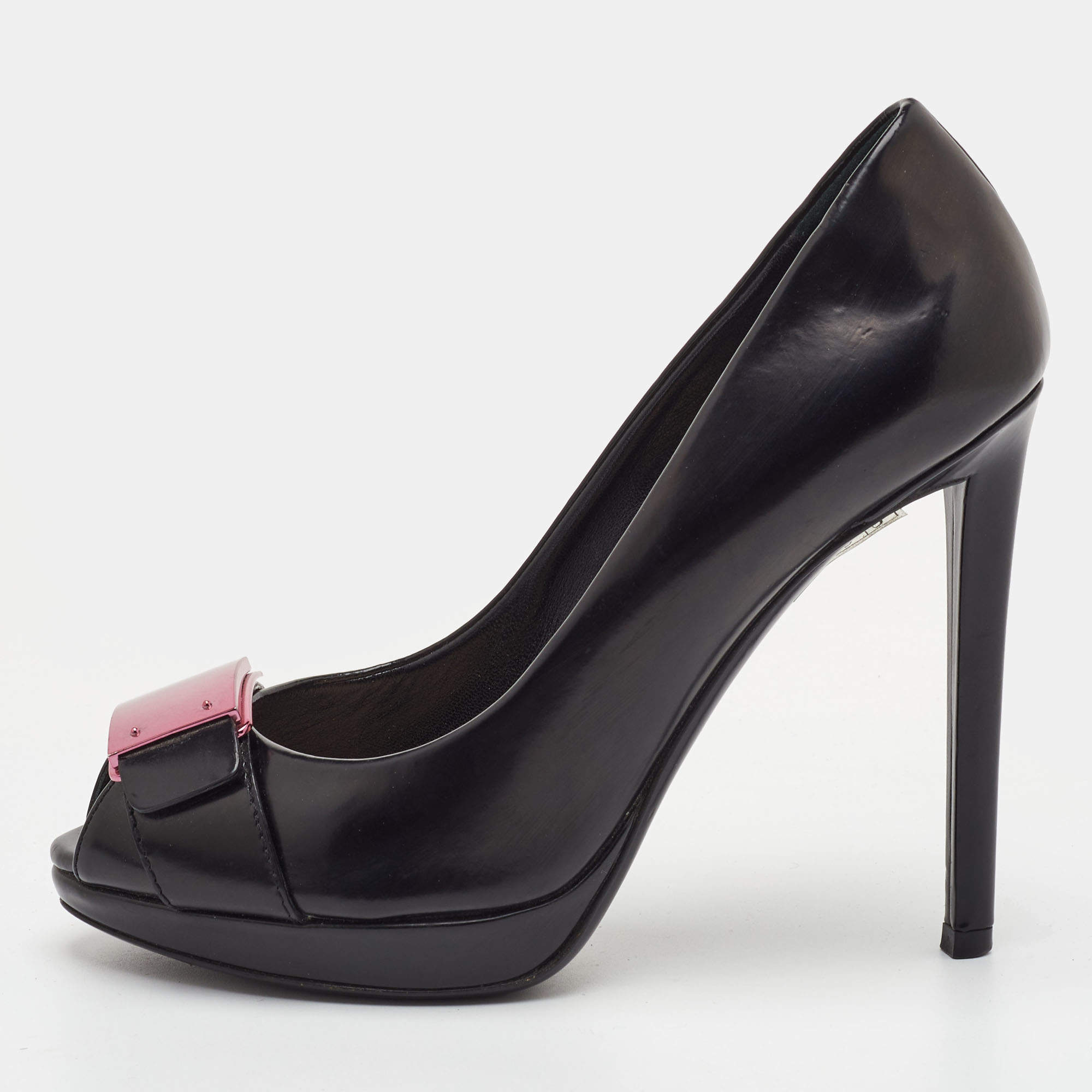 مملوكة مسبقًا Dior Plaque Size 36 Black Leather Peep Toe Pumps