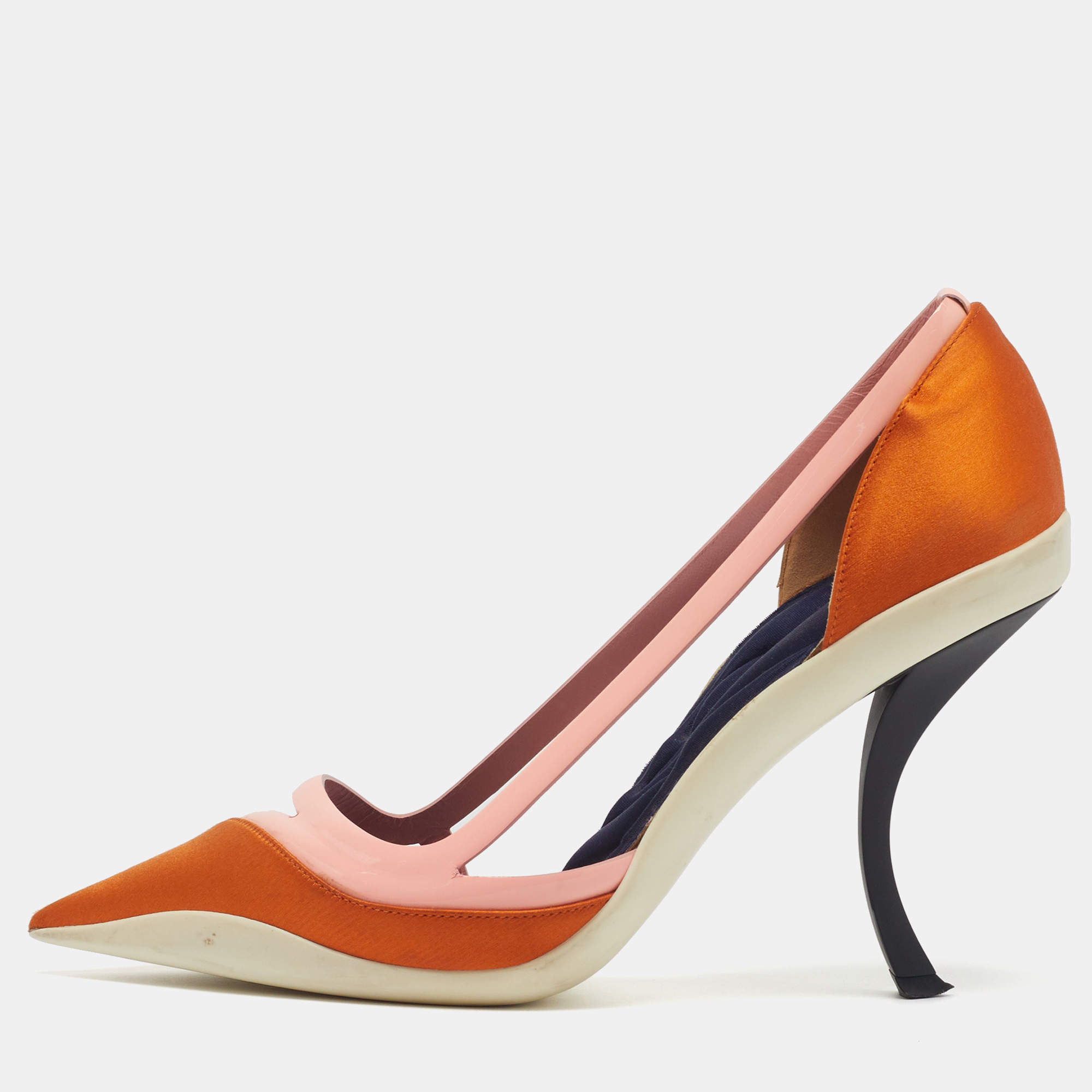 Pre Owned Dior Size 39 Two Tone Patent Leather and Satin Pumps